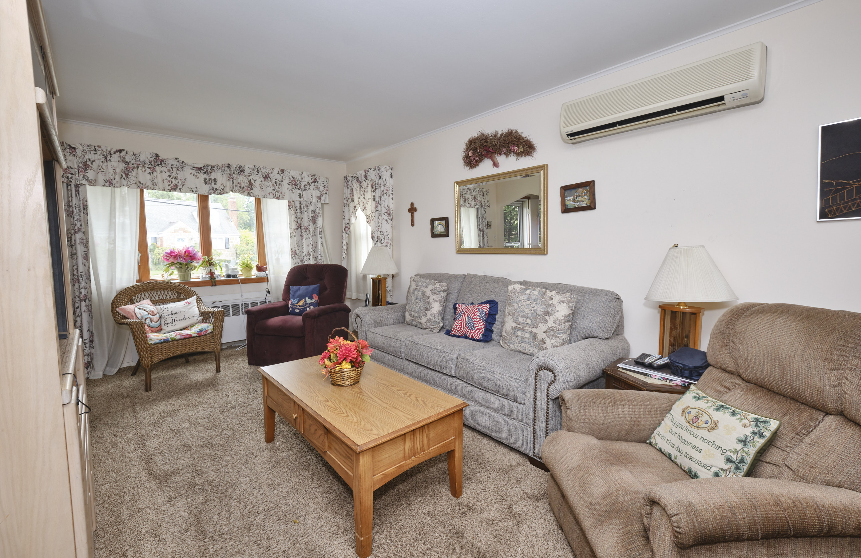 New Hyde Park, New York, 11040, United States, 4 Bedrooms Bedrooms, ,3 BathroomsBathrooms,Residential,For Sale,1977878