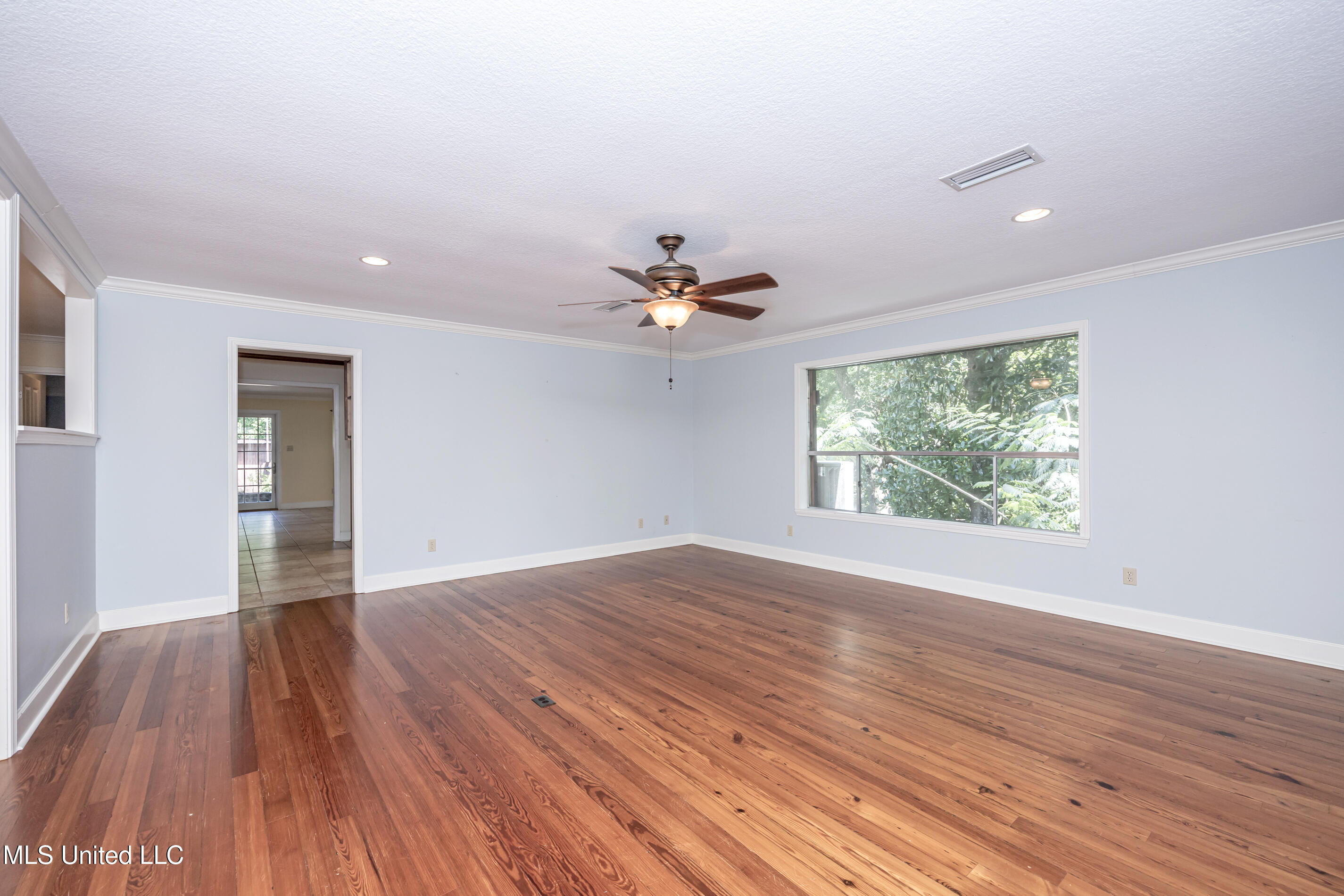 Ocean Springs, Mississippi, 39564, United States, 3 Bedrooms Bedrooms, ,3 BathroomsBathrooms,Residential,For Sale,1903607