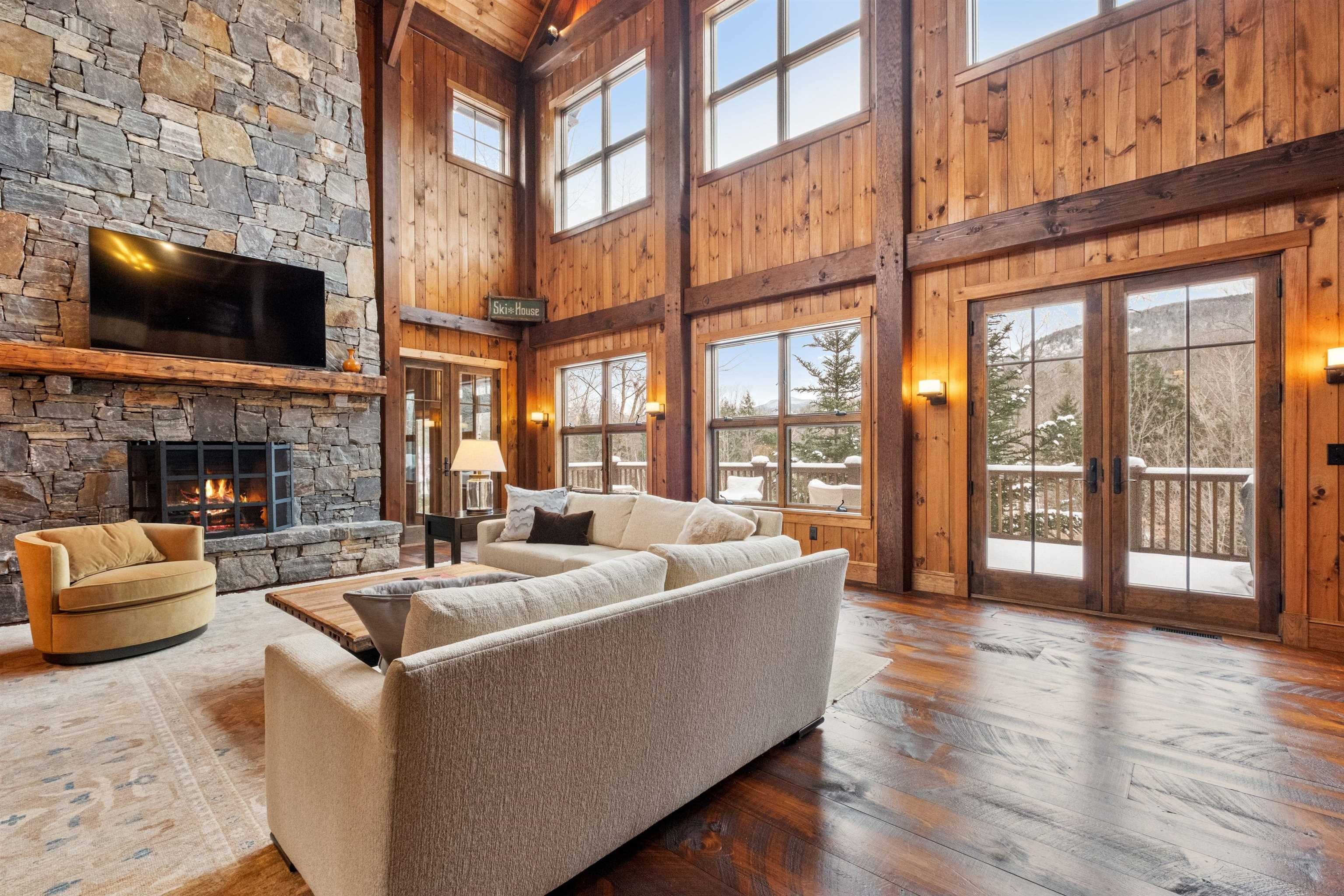 Lincoln, New Hampshire, 03251, United States, 7 Bedrooms Bedrooms, ,4 BathroomsBathrooms,Residential,For Sale,1983511