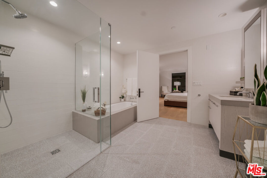 Los Angeles, California, 90024, United States, 2 Bedrooms Bedrooms, ,2 BathroomsBathrooms,Residential,For Sale,1940220