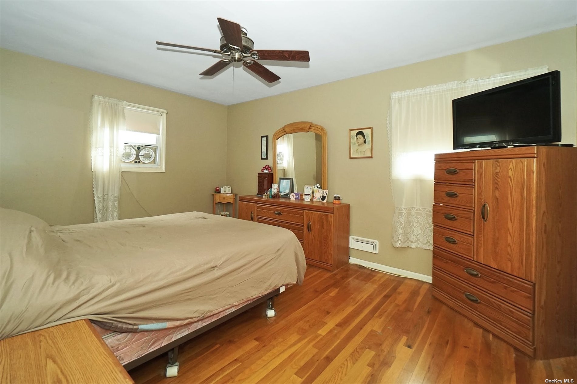 18 Cayuga Place, Commack, New York, 11725, United States, 3 Bedrooms Bedrooms, ,2 BathroomsBathrooms,Residential,For Sale,18 Cayuga Place,1435413