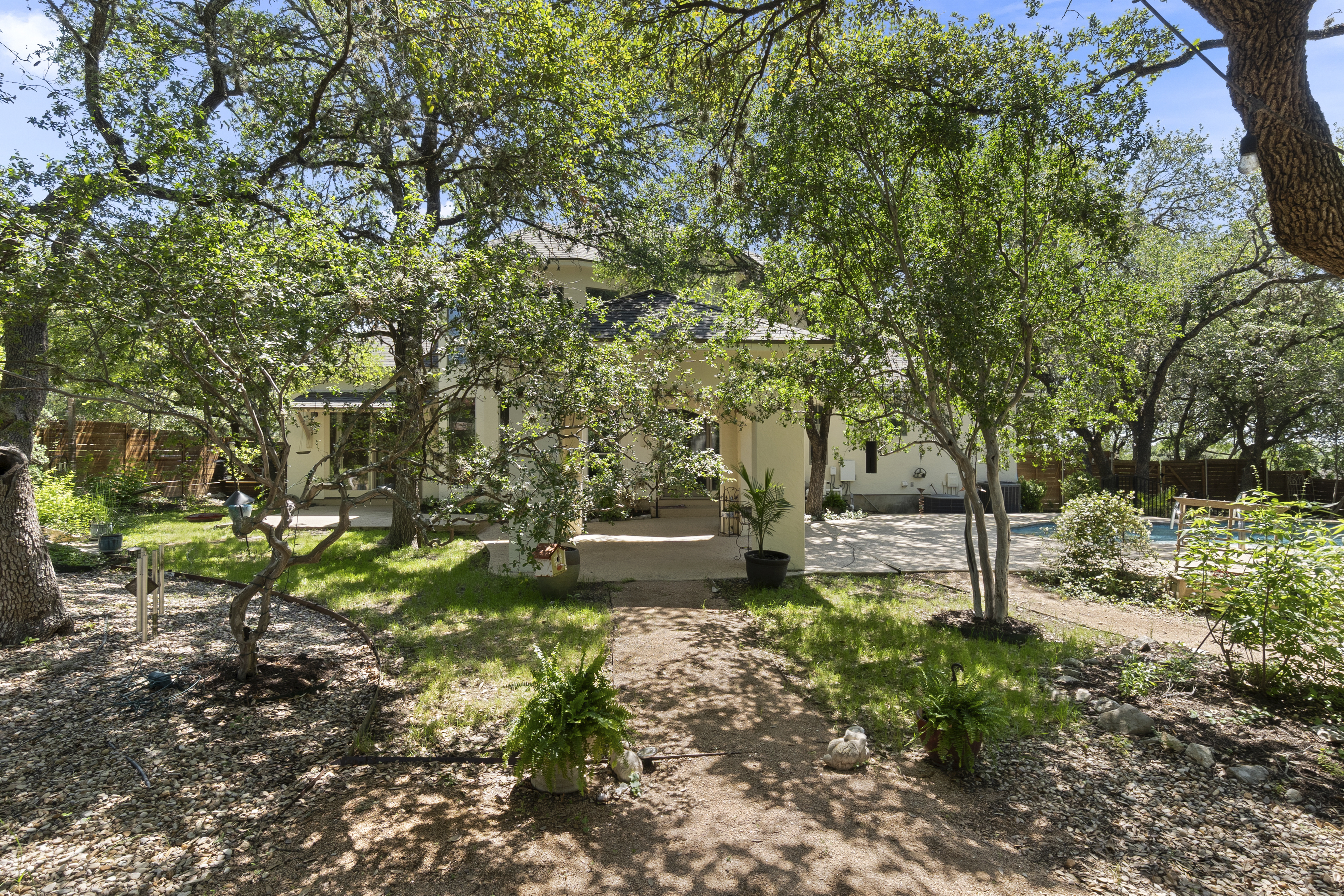  Stunning Custom Home with Expansive Outdoor Entertaining - 物件實景