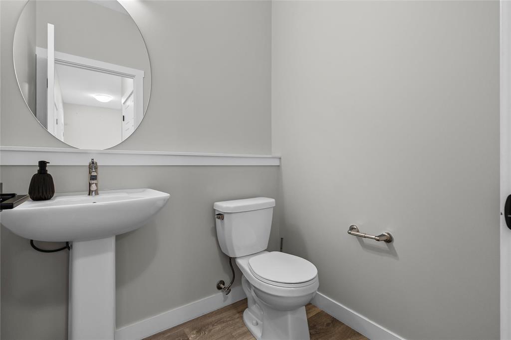 WINNIPEG, Manitoba, R2V 5C8, CA, 3 Bedrooms Bedrooms, ,2 BathroomsBathrooms,Residential,For Sale,1947801