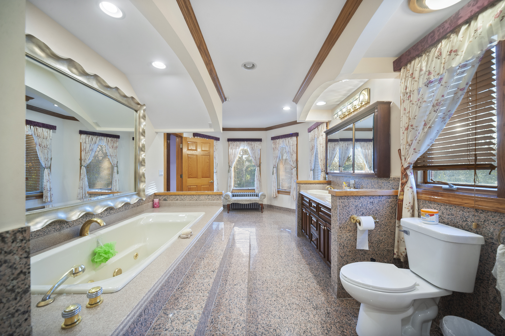 Libertyville, Illinois, 60048, United States, 4 Bedrooms Bedrooms, ,4 BathroomsBathrooms,Residential,For Sale,2003130