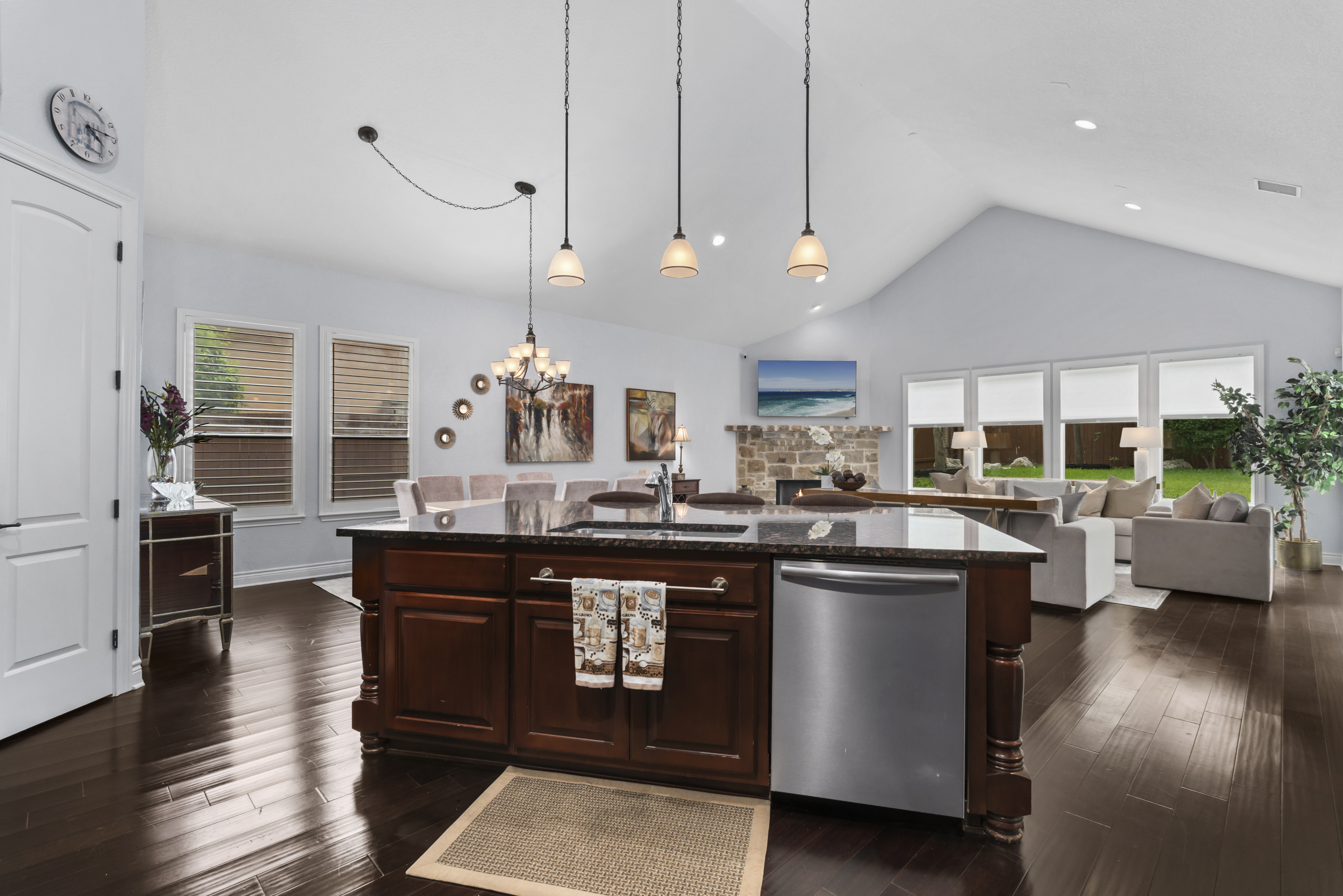  Remodeled Estate Living in Rogers Ranch - 物件實景