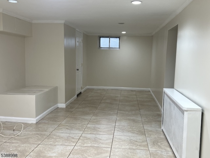 Teaneck Twp., New Jersey, 07666, United States, 3 Bedrooms Bedrooms, ,3 BathroomsBathrooms,Residential,For Sale,1996868