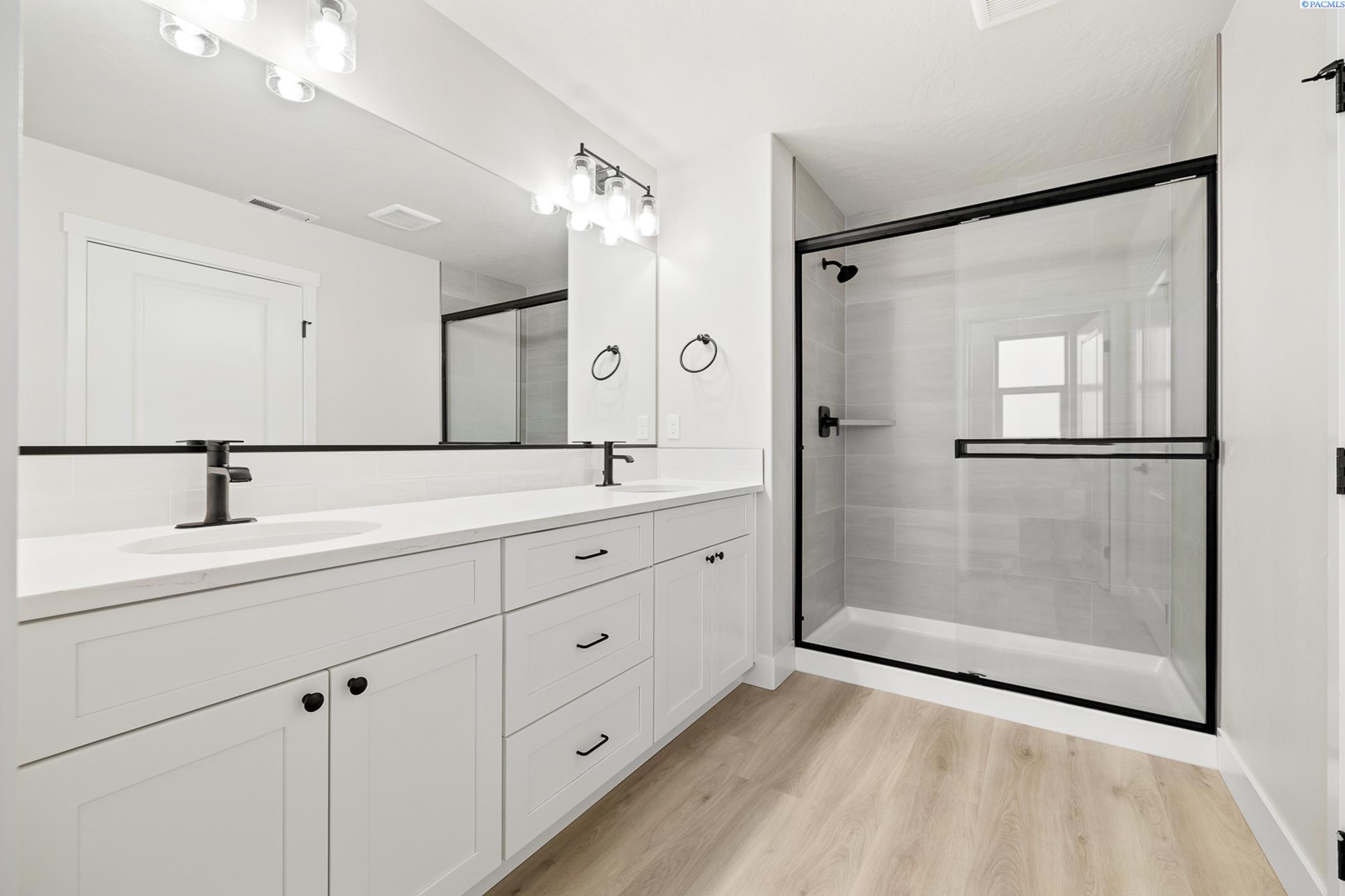 Pasco, Washington, 99301, United States, 4 Bedrooms Bedrooms, ,1 BathroomBathrooms,Residential,For Sale,1962978