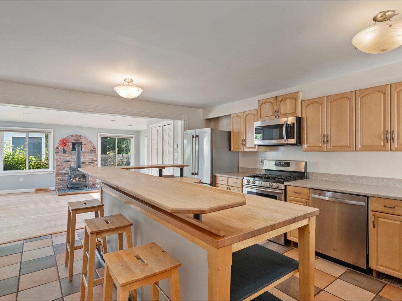 Burlington, Vermont, 05401, United States, 5 Bedrooms Bedrooms, ,2 BathroomsBathrooms,Residential,For Sale,1862244