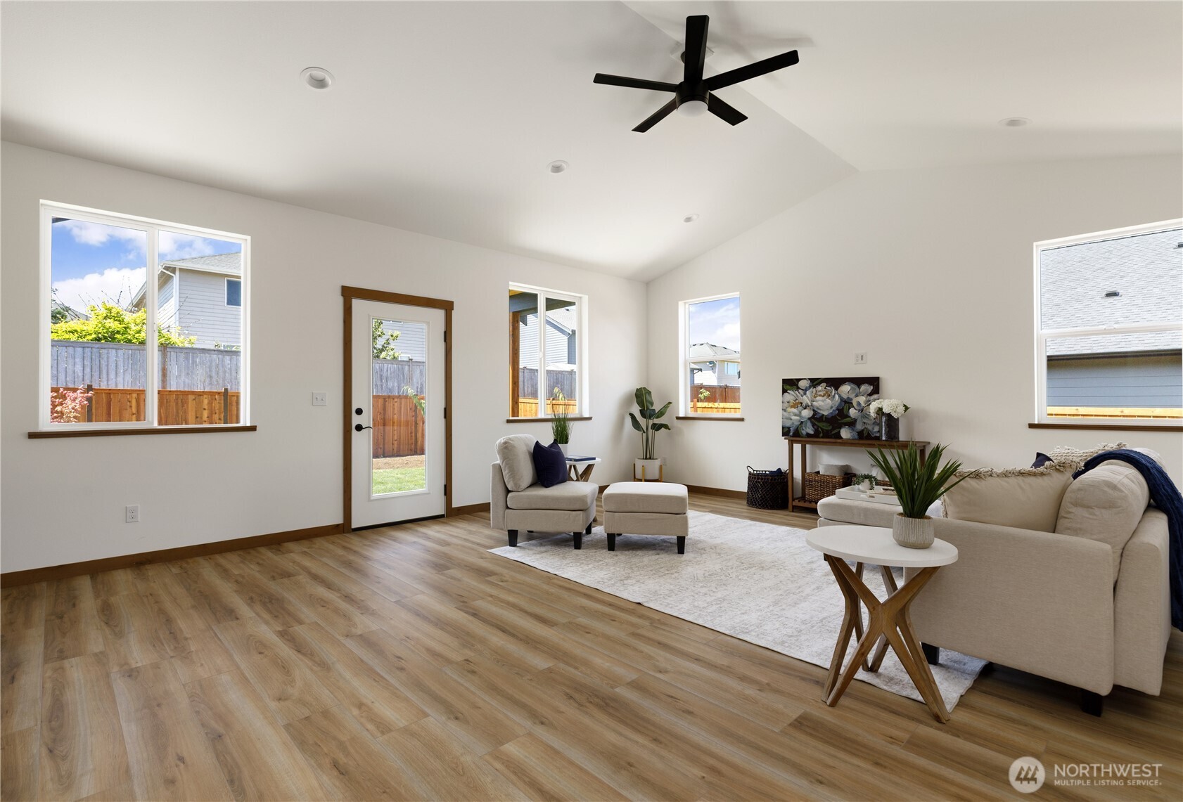 Oak Harbor, Washington, 98277, United States, 4 Bedrooms Bedrooms, ,1 BathroomBathrooms,Residential,For Sale,1939652