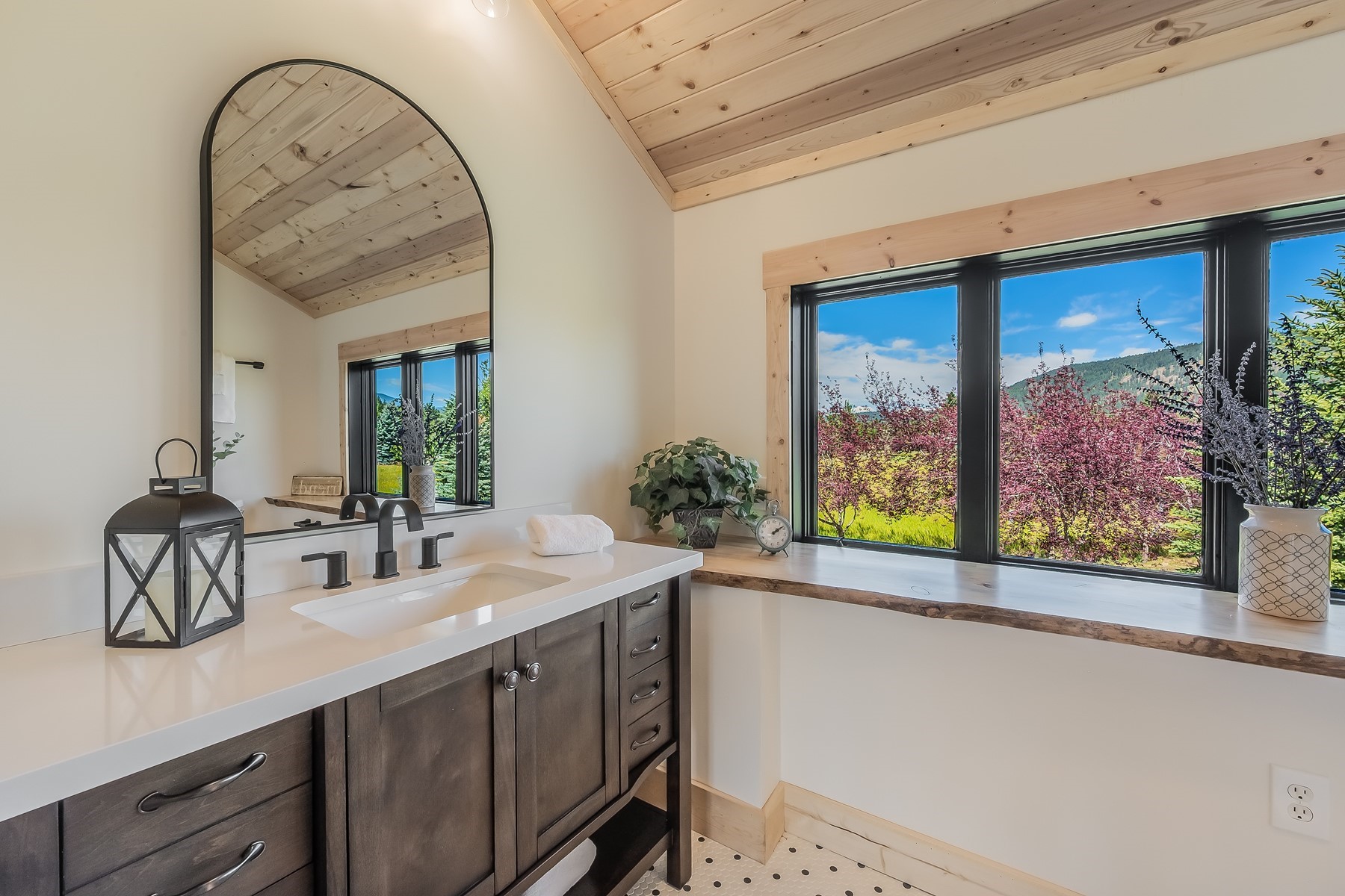  Artistic Log Home, Stunning Mountain Views - 物件實景