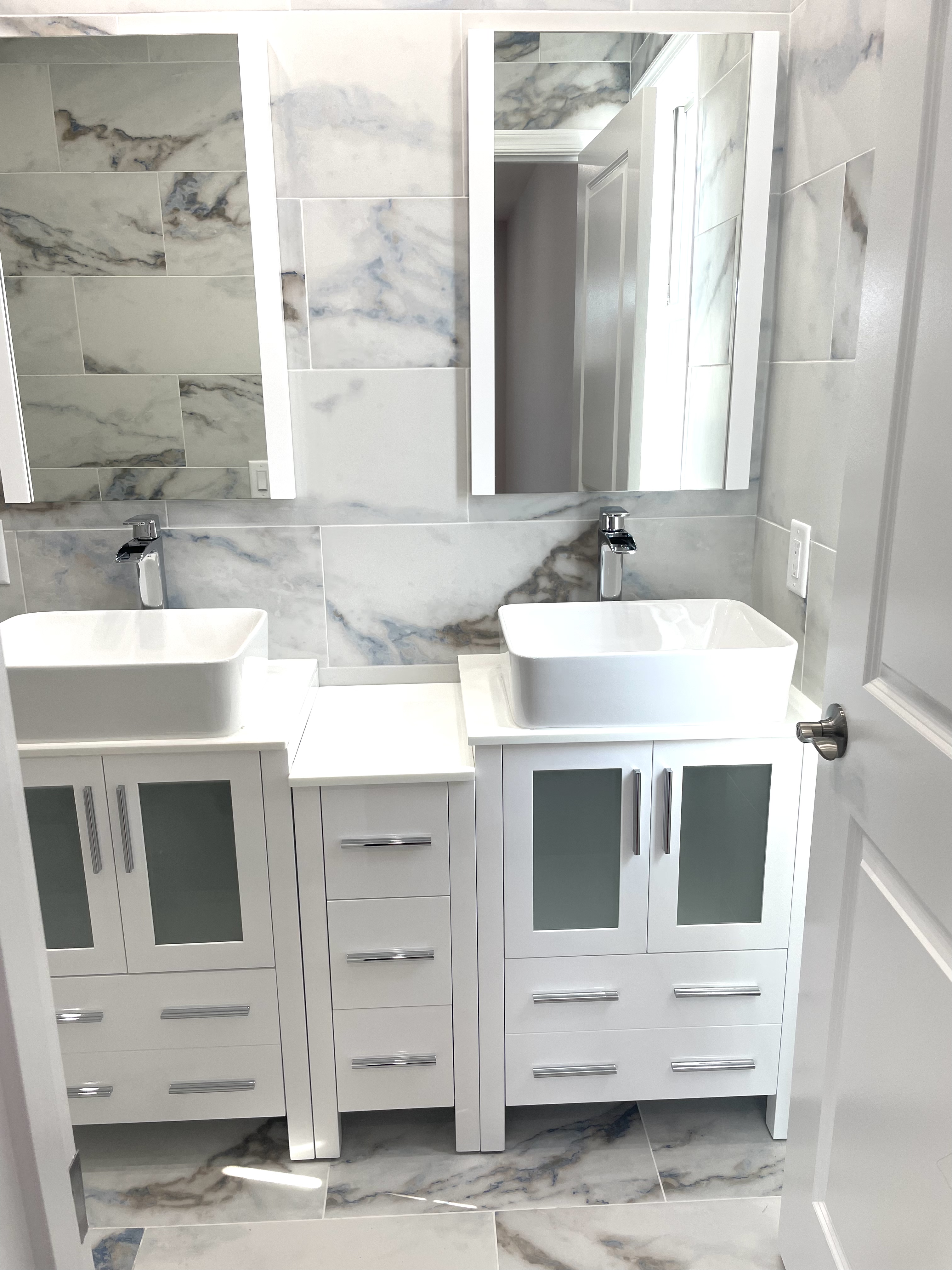 Secaucus, New Jersey, 07094, United States, 3 Bedrooms Bedrooms, ,4 BathroomsBathrooms,Residential,For Sale,1978174