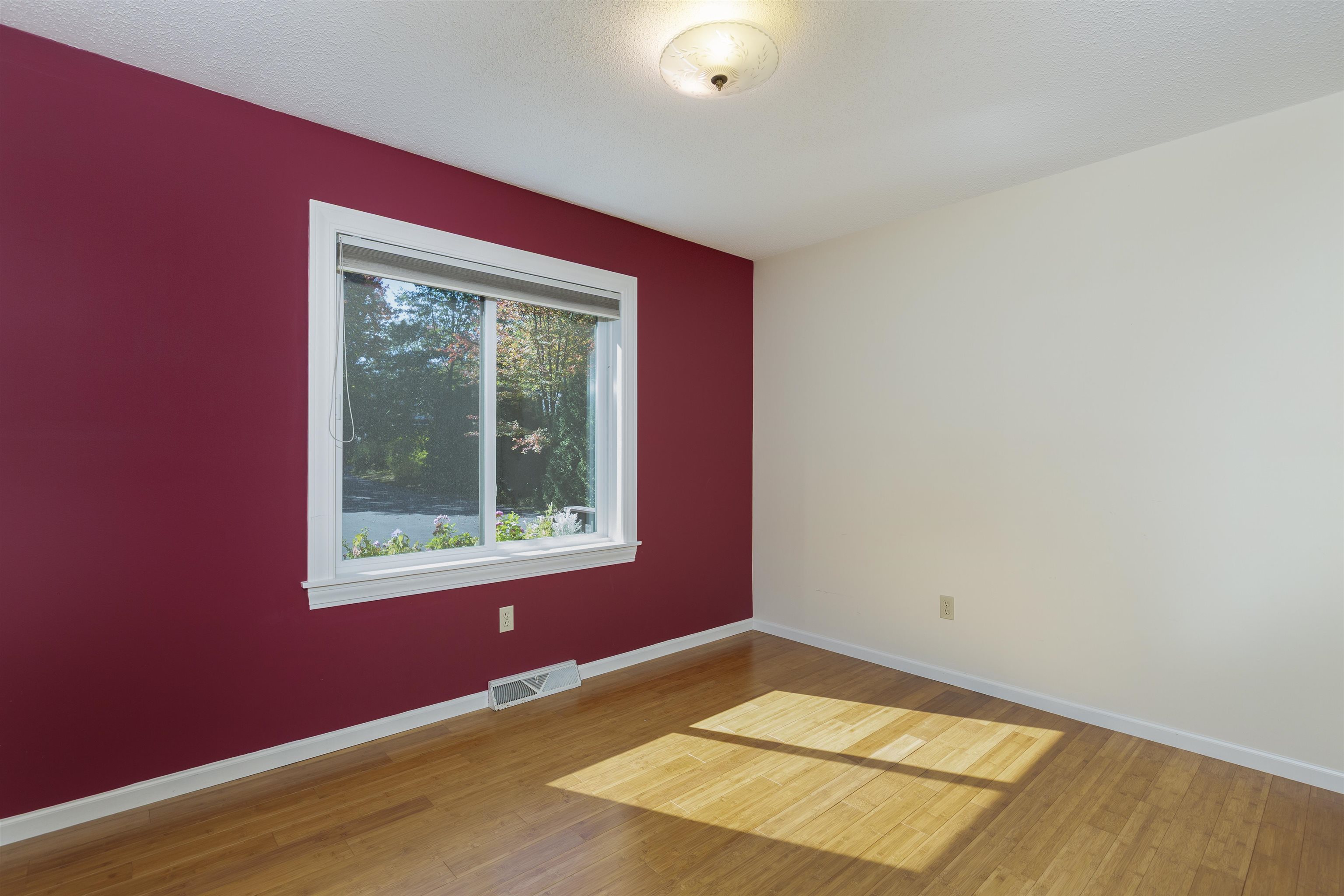 Lebanon, New Hampshire, 03755, United States, 3 Bedrooms Bedrooms, ,2 BathroomsBathrooms,Residential,For Sale,1962612