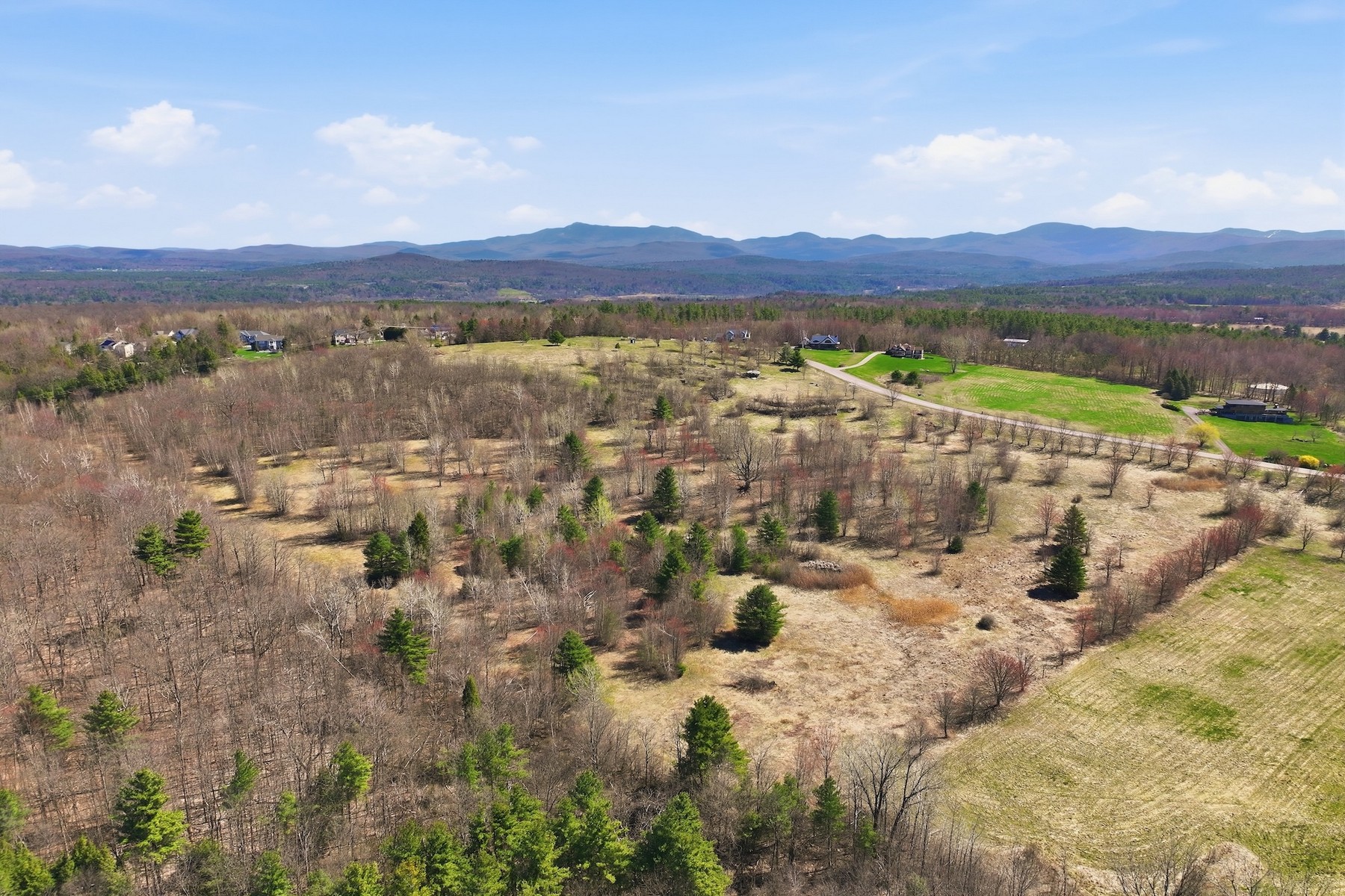  351 Ledgewood Drive - 物件實景