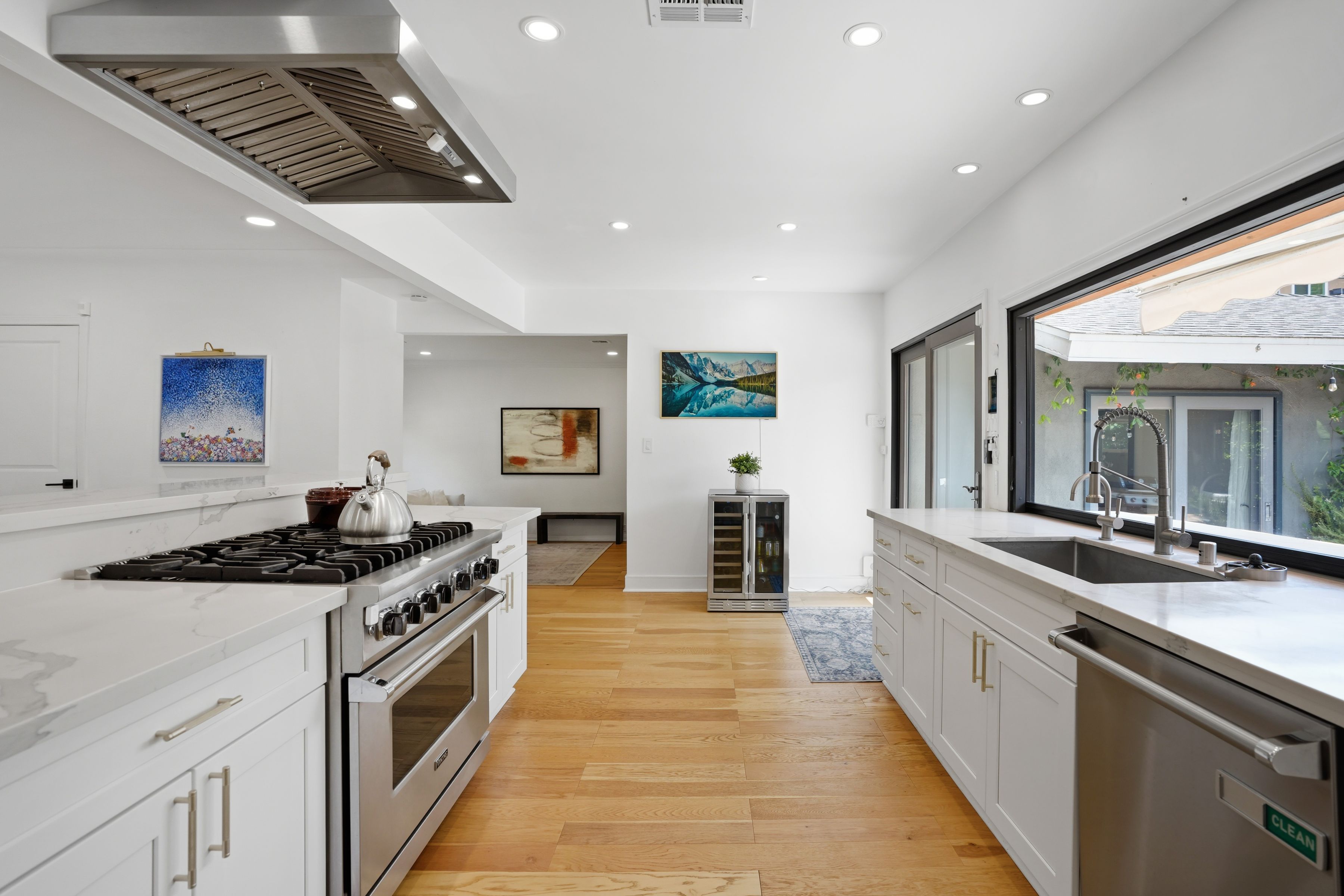  4744 Camellia Avenue - 物件實景