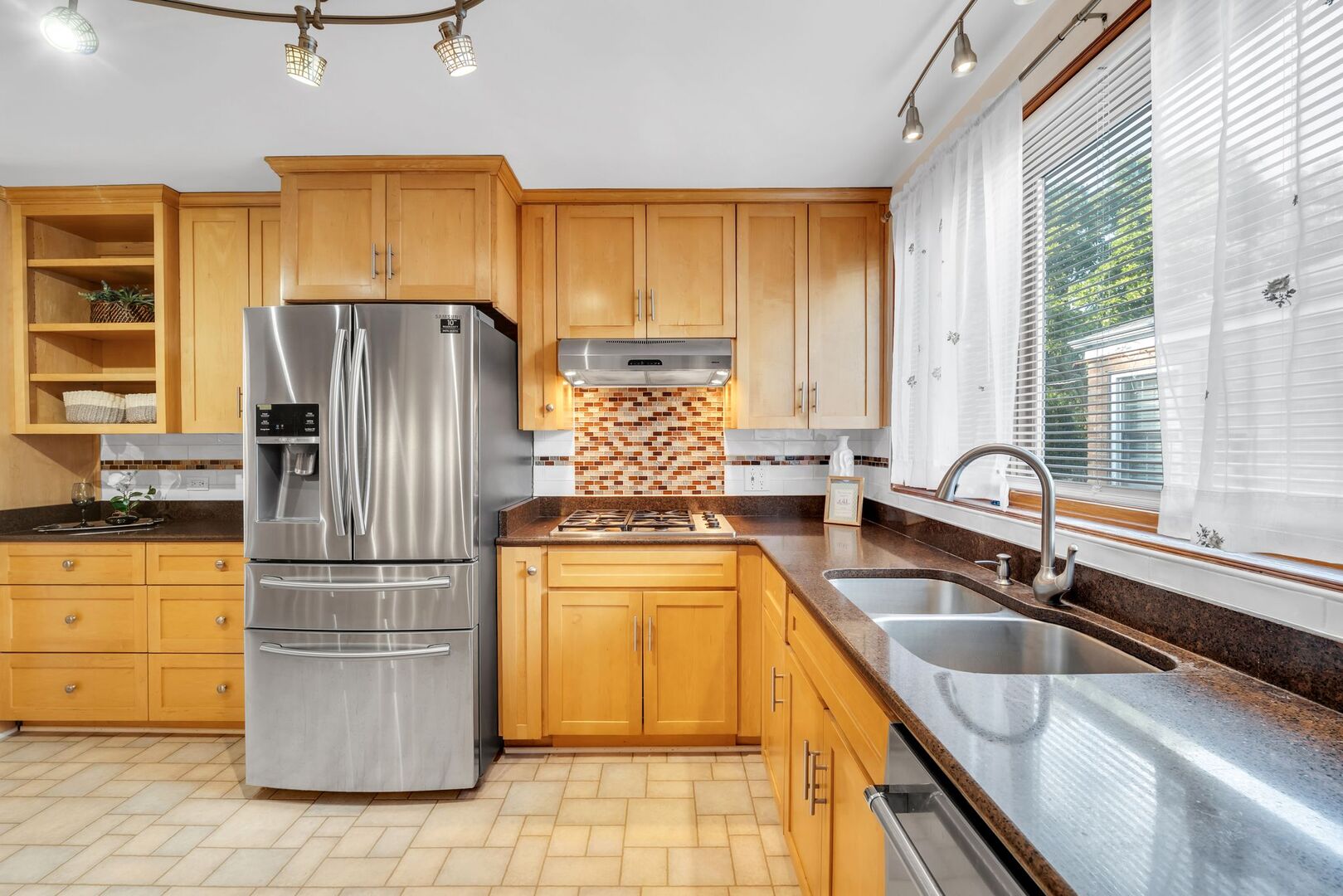 Chicago, Illinois, 60646, United States, 5 Bedrooms Bedrooms, ,3 BathroomsBathrooms,Residential,For Sale,2001010