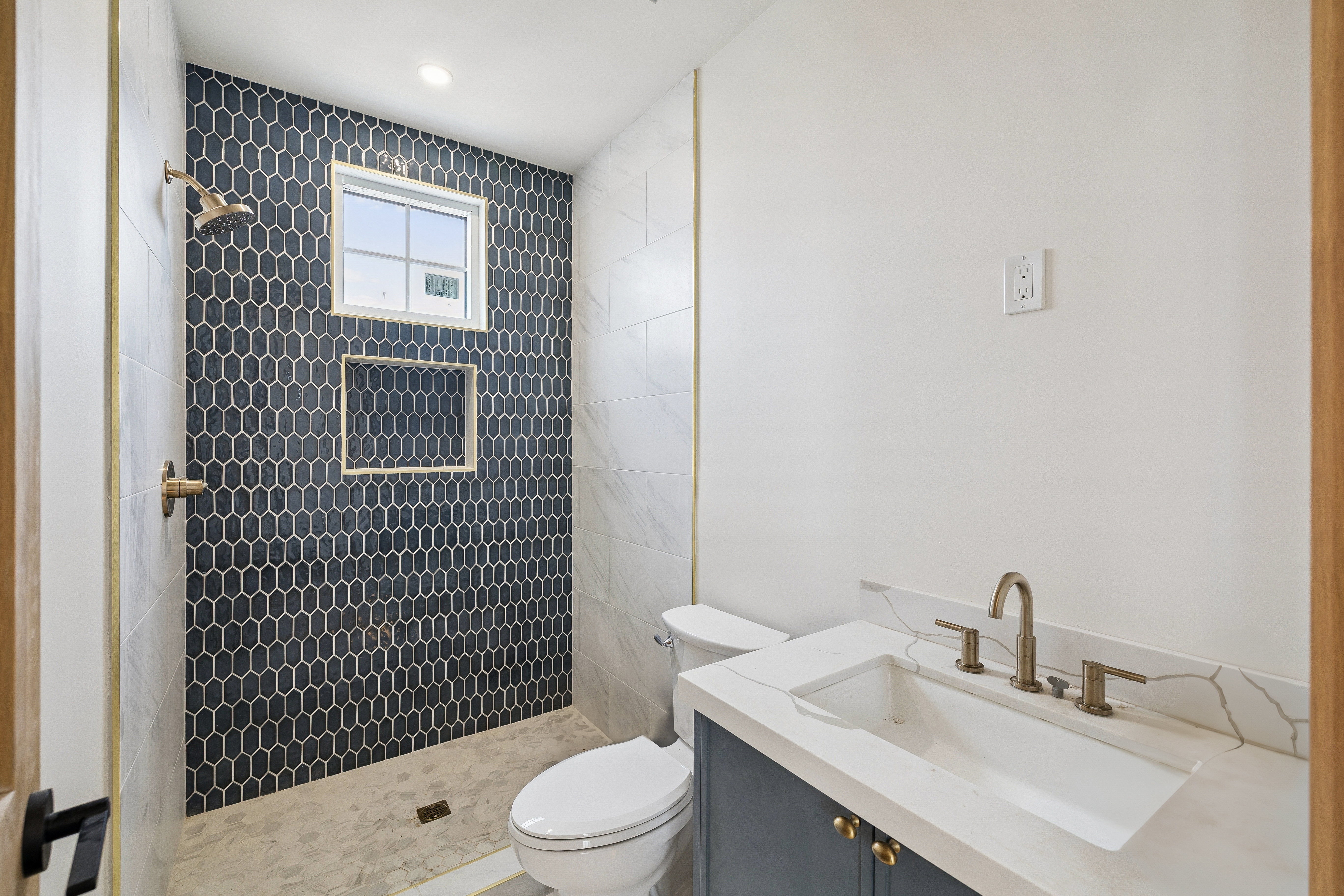  Stunning New Construction with Gulf Views, Courtyard Pool & Designer Finishes - 物件實景
