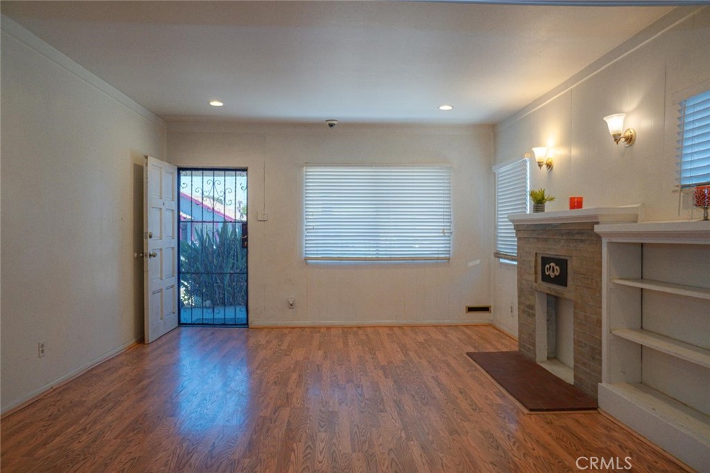 Los Angeles, California, 90043, United States, 2 Bedrooms Bedrooms, ,1 BathroomBathrooms,Residential,For Sale,1905561