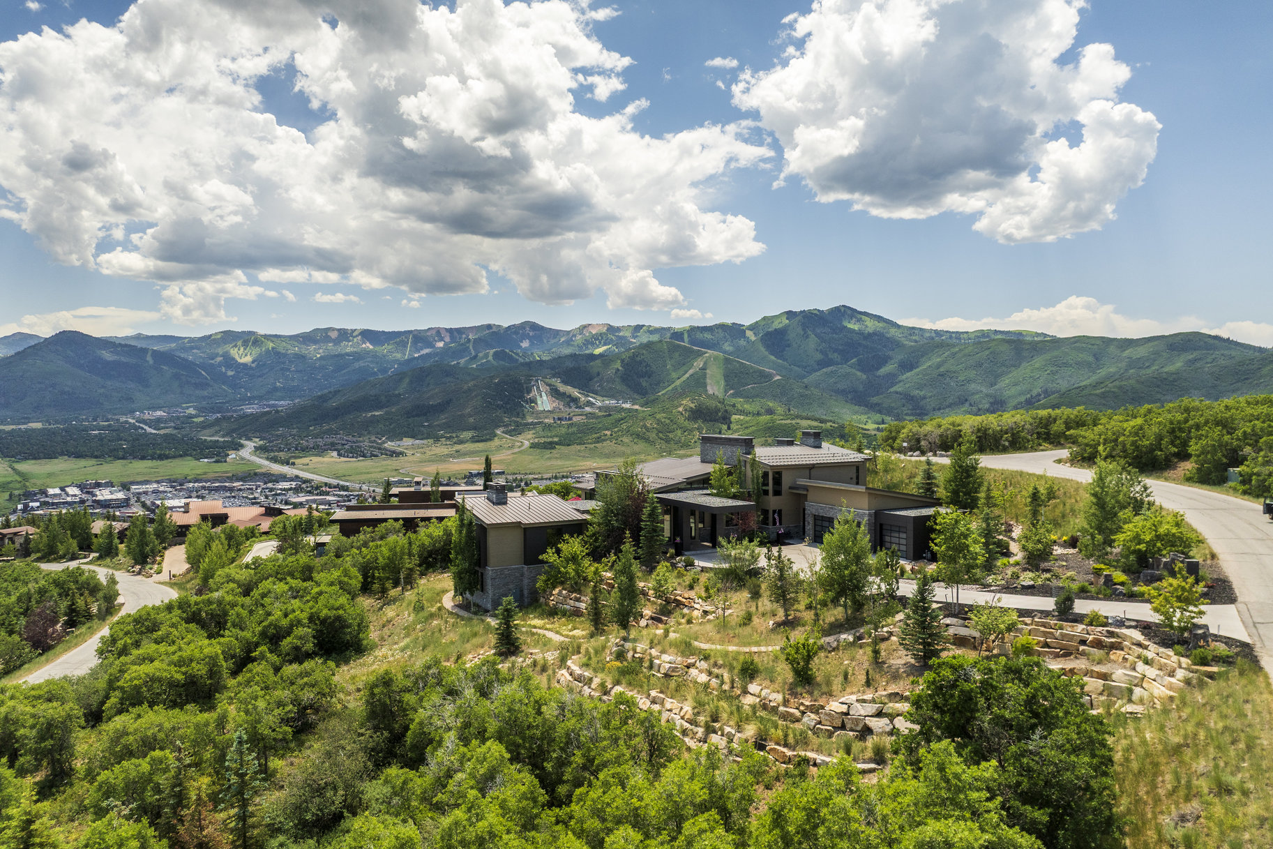  Sophisticated Mountain Design with Unmatched Views in an Elite Setting - 物件實景