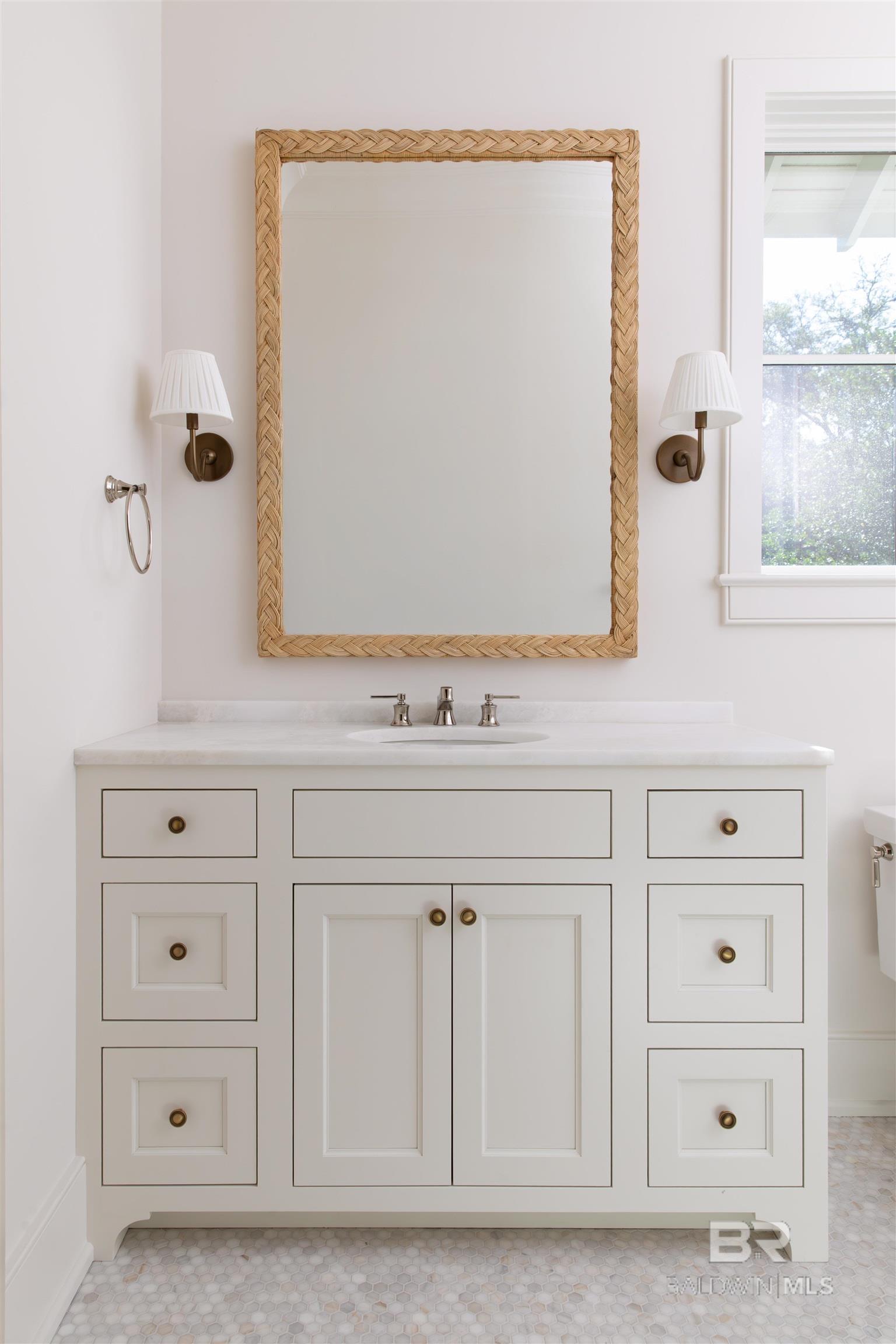 Fairhope, Alabama, 36532, United States, 4 Bedrooms Bedrooms, ,4 BathroomsBathrooms,Residential,For Sale,1998388