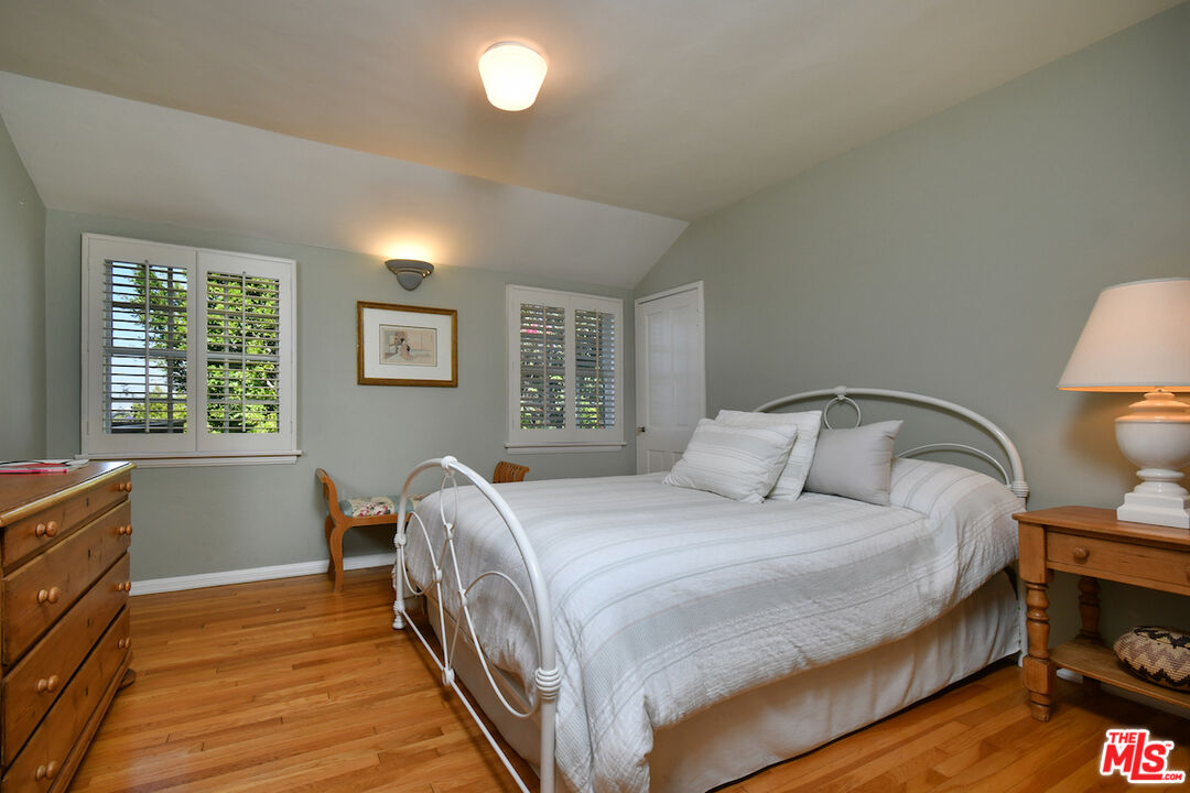 Sherman Oaks, California, 91403, United States, 3 Bedrooms Bedrooms, ,3 BathroomsBathrooms,Residential,For Sale,1989375