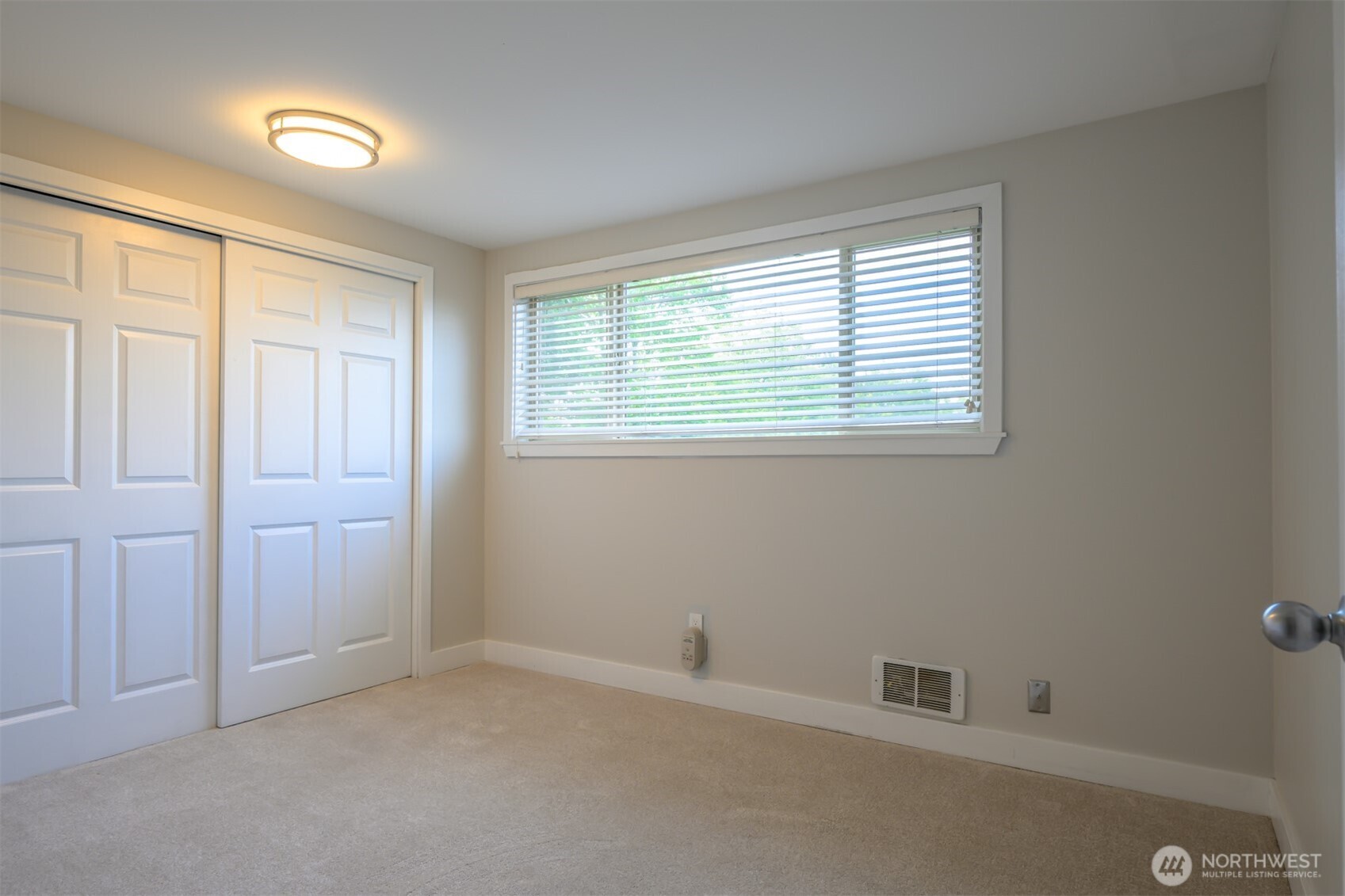 Redmond, Washington, 98052, United States, 2 Bedrooms Bedrooms, ,1 BathroomBathrooms,Residential,For Sale,1897825