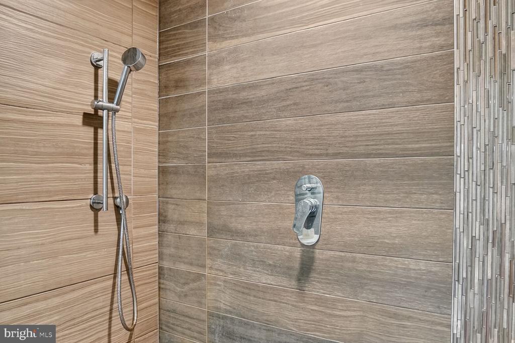 Washington, District of Columbia, 20010, United States, 2 Bedrooms Bedrooms, ,2 BathroomsBathrooms,Residential,For Sale,1975364