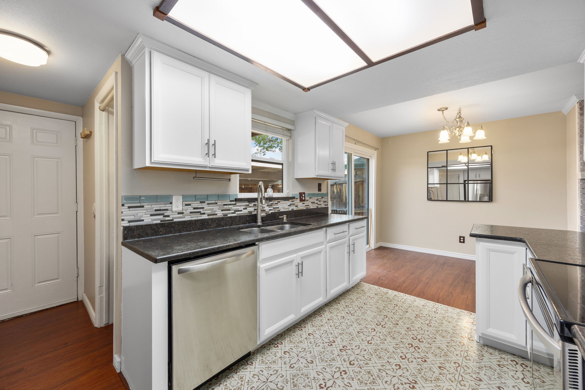  Rare 3 bed, 2 bath property in sought after Greenwood Village - 物件實景