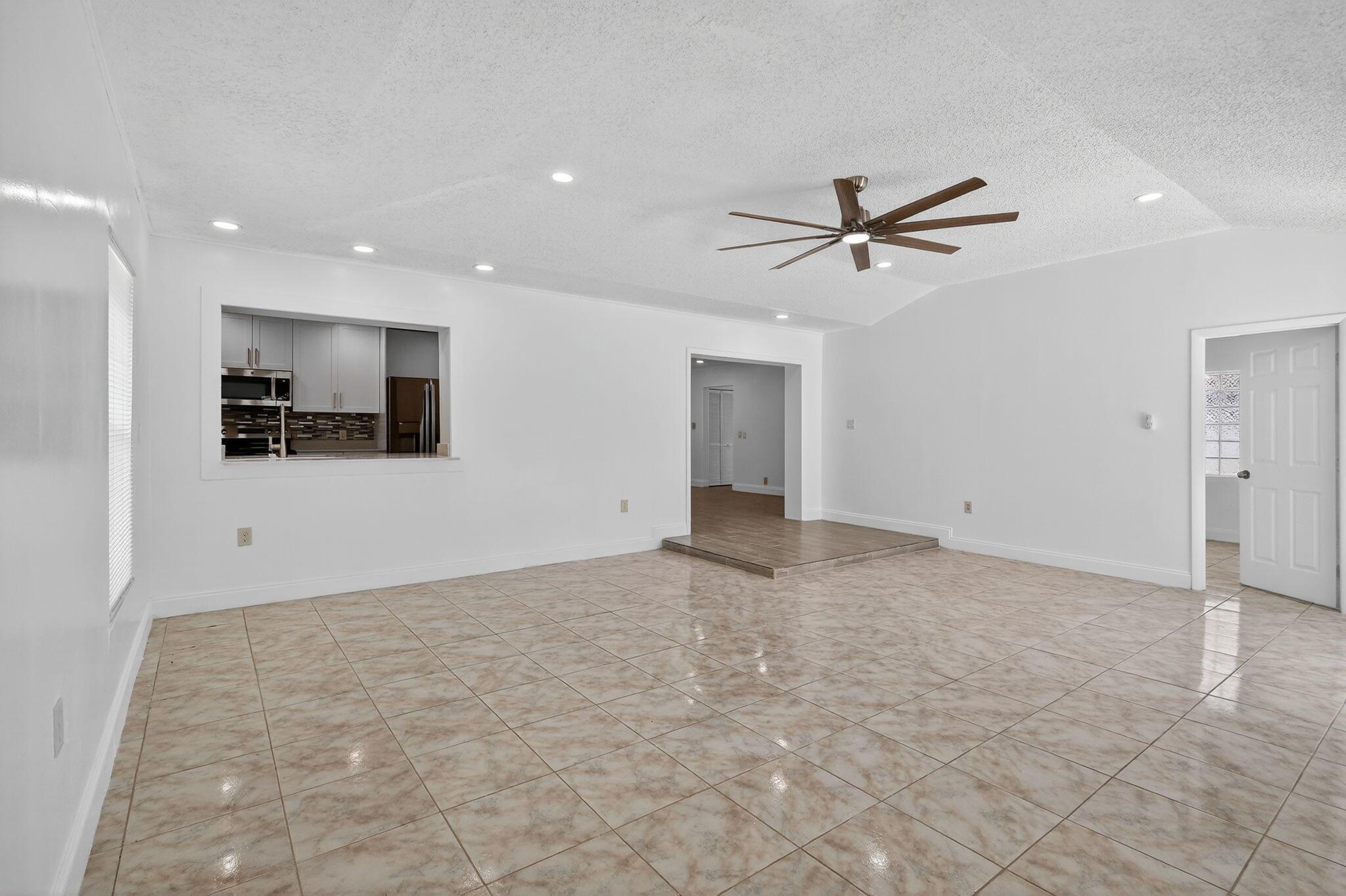 West Palm Beach, Florida, 33401, United States, 4 Bedrooms Bedrooms, ,2 BathroomsBathrooms,Residential,For Sale,1975982