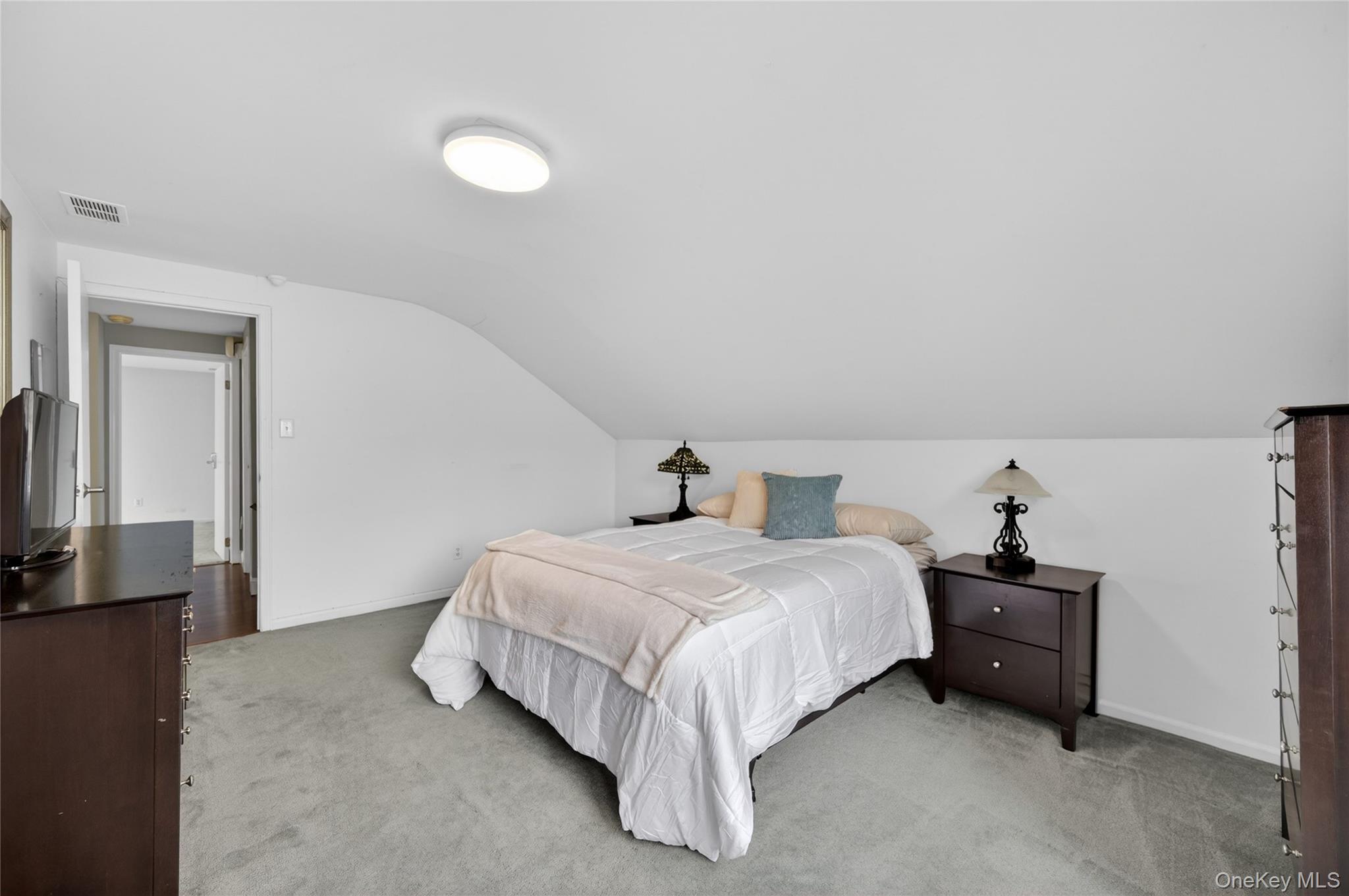  24 Thorngrove Lane, Dix Hills, NY, 11746 - 物件實景