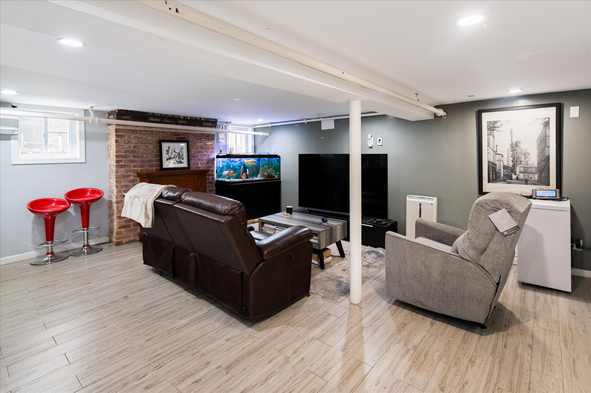  737 Bradley Street - 物件實景