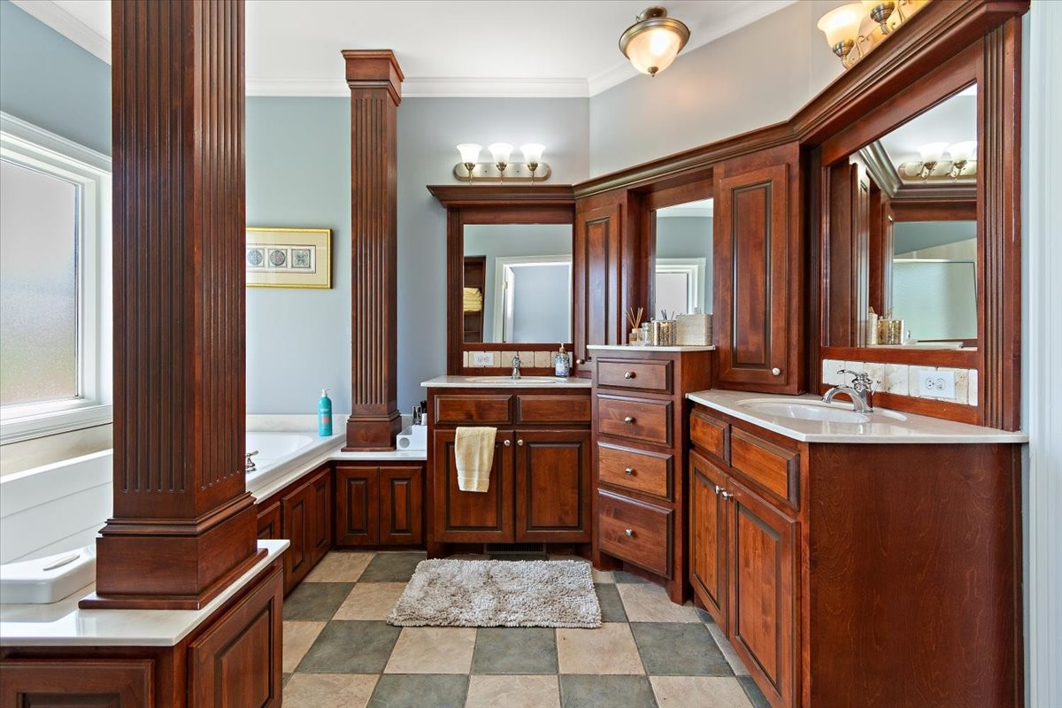 Leoma, Tennessee, 38468, United States, 3 Bedrooms Bedrooms, ,3 BathroomsBathrooms,Residential,For Sale,1938715