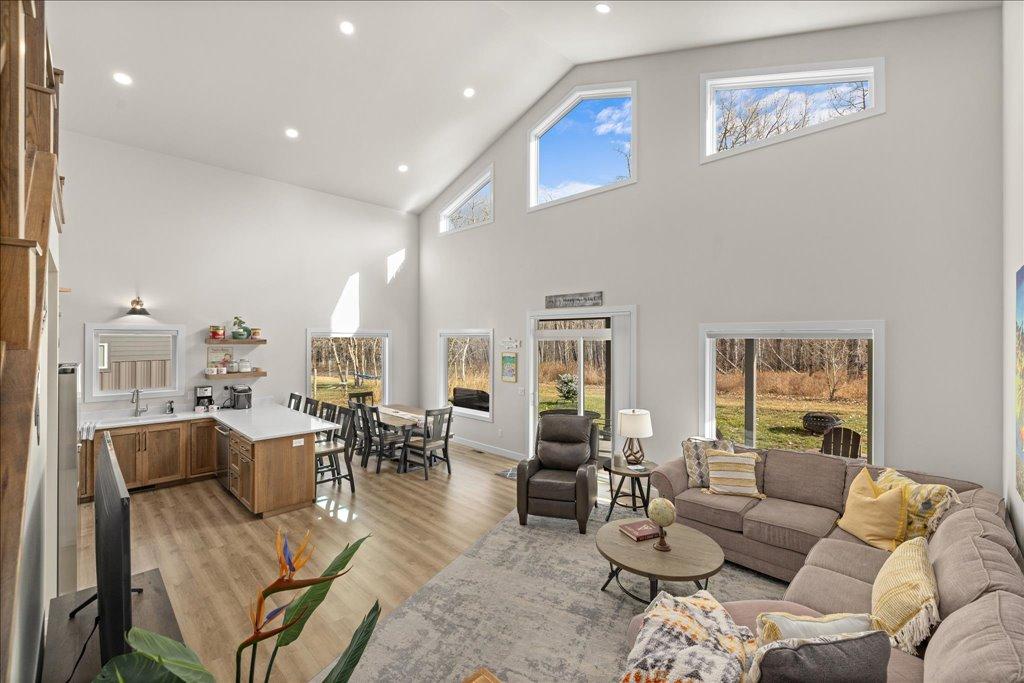 Red Lodge, Montana, 59068, United States, 3 Bedrooms Bedrooms, ,2 BathroomsBathrooms,Residential,For Sale,1994596