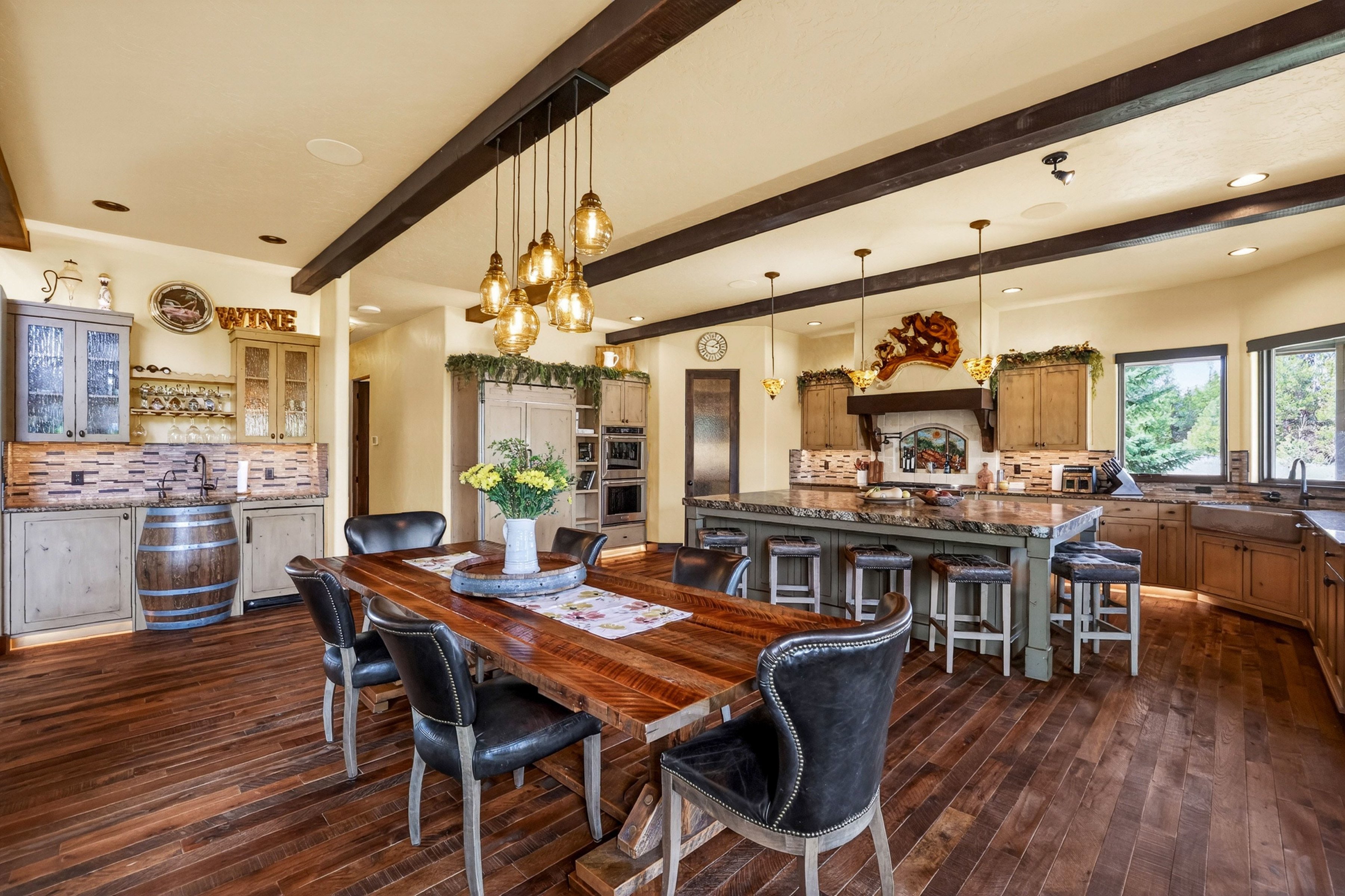  Stunning Home with Payette River Frontage on 2.66 Acres in McCall, Idaho - 物件實景