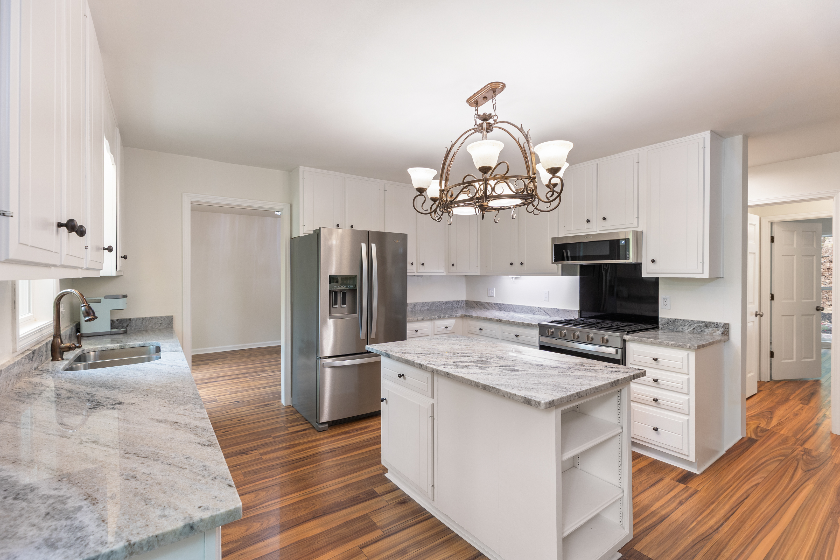  2129 Black Oak Drive - 物件實景