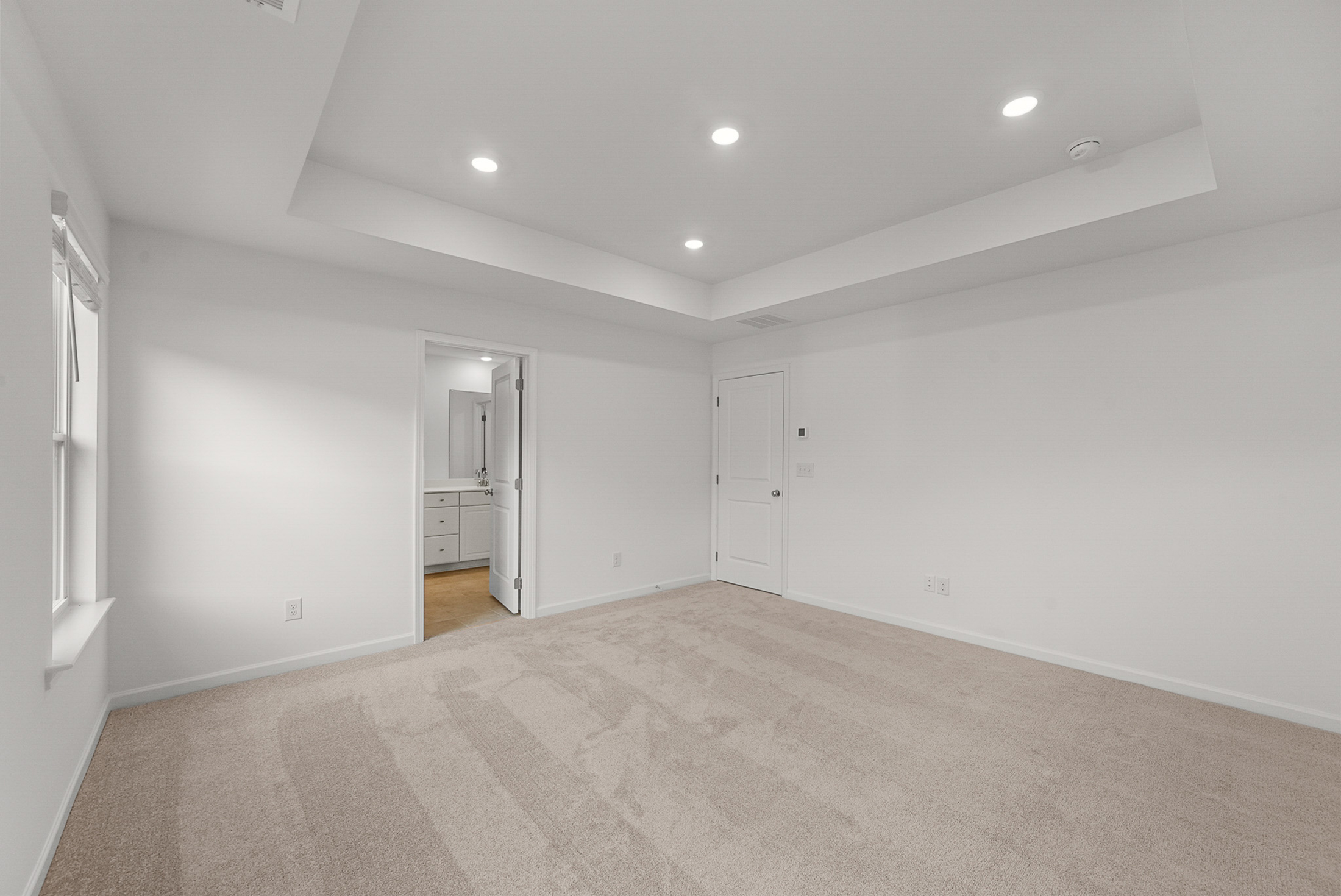  Better Than New Townhome is Ready Today - 物件實景