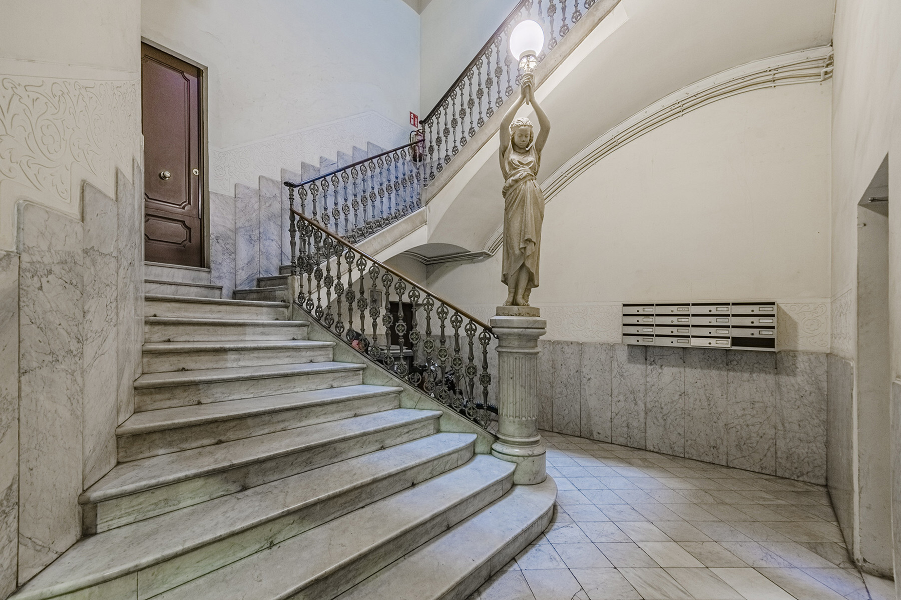  Impressive duplex adjacent to Gaudí