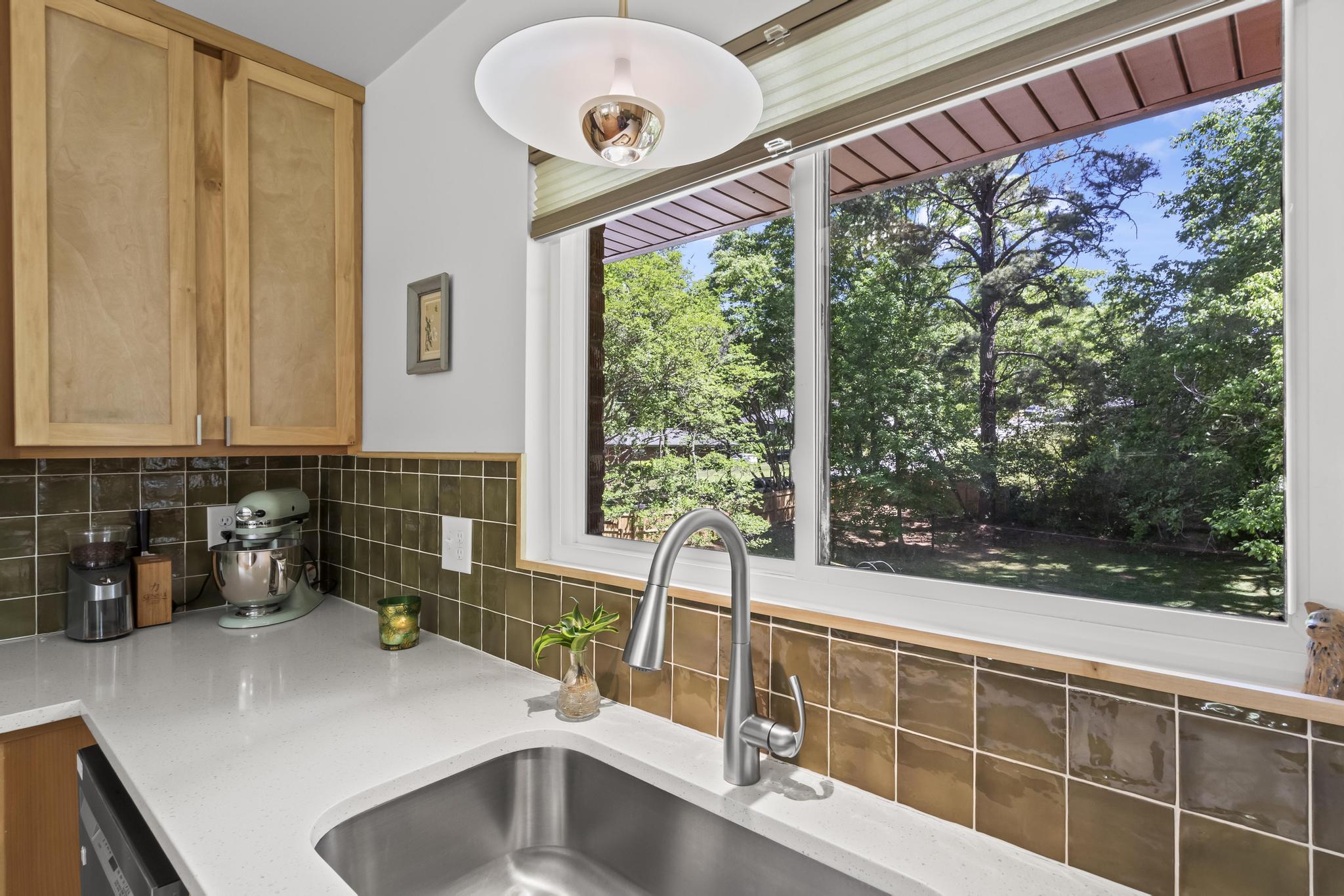  Thoughtfully Designed, Fully Renovated Home - 物件實景