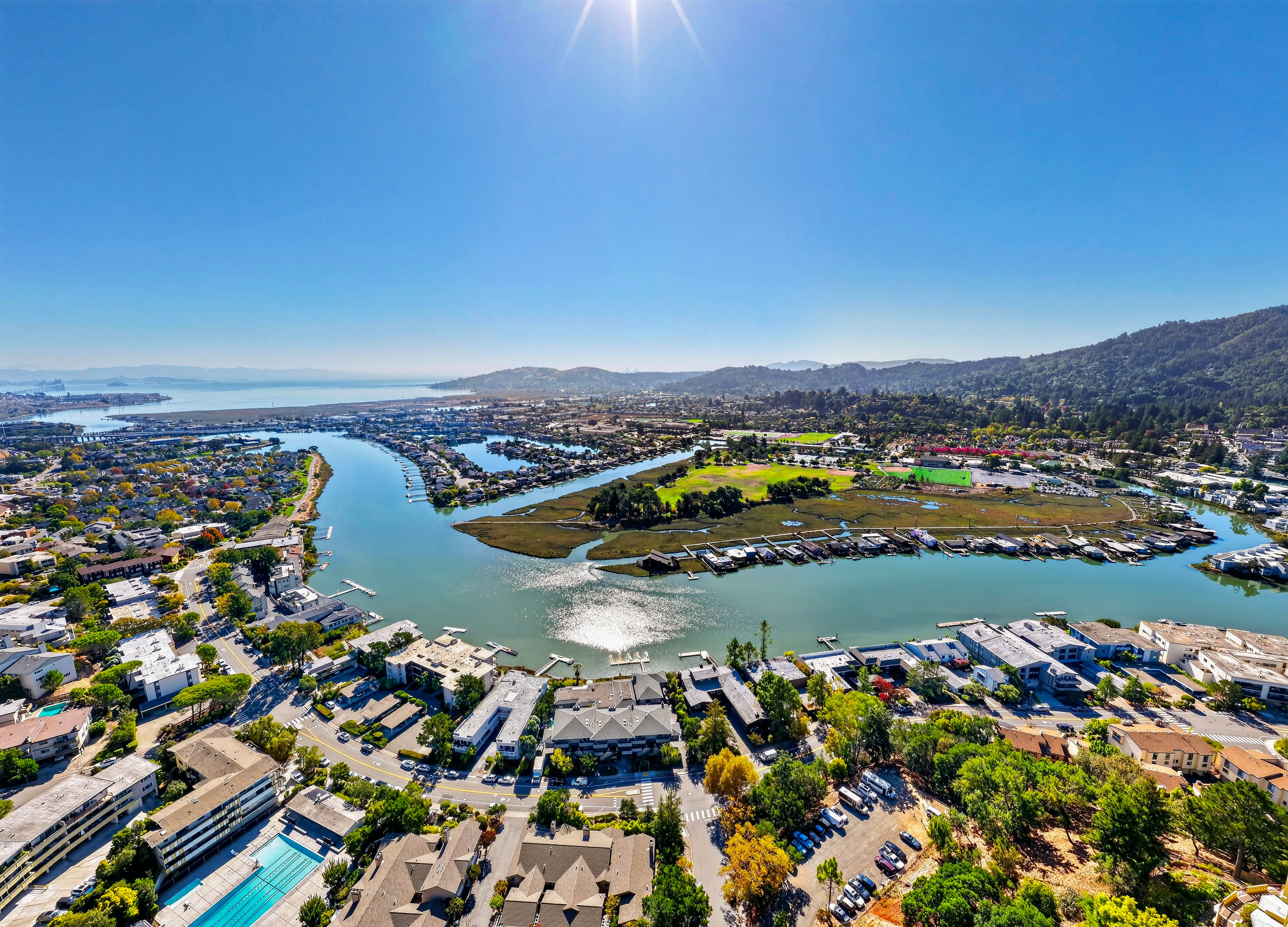  Waterfront Living in the Heart of Greenbrae - 物件實景