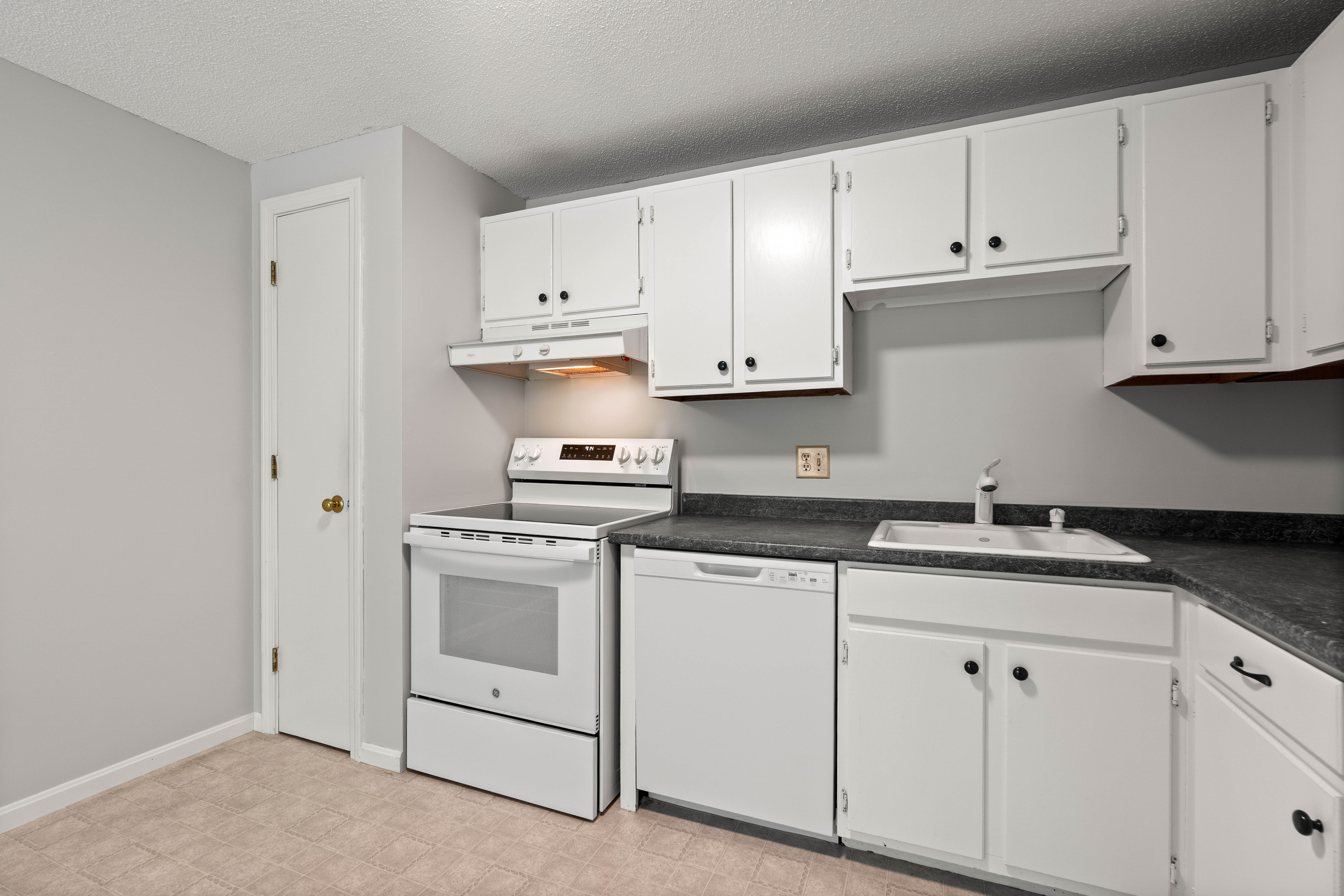  910 White Cedar Boulevard, Portsmouth, NH 03801 - 物件實景