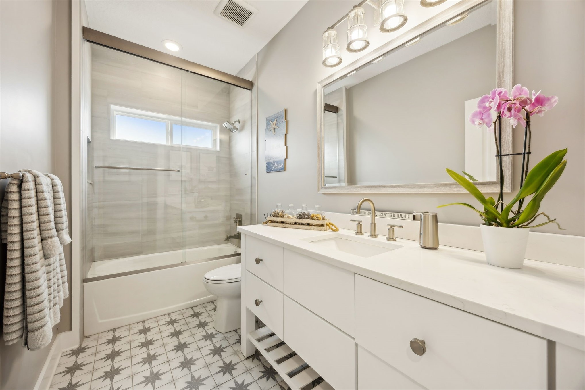 Fernandina Beach, Florida, 32034, United States, 4 Bedrooms Bedrooms, ,3 BathroomsBathrooms,Residential,For Sale,2013975