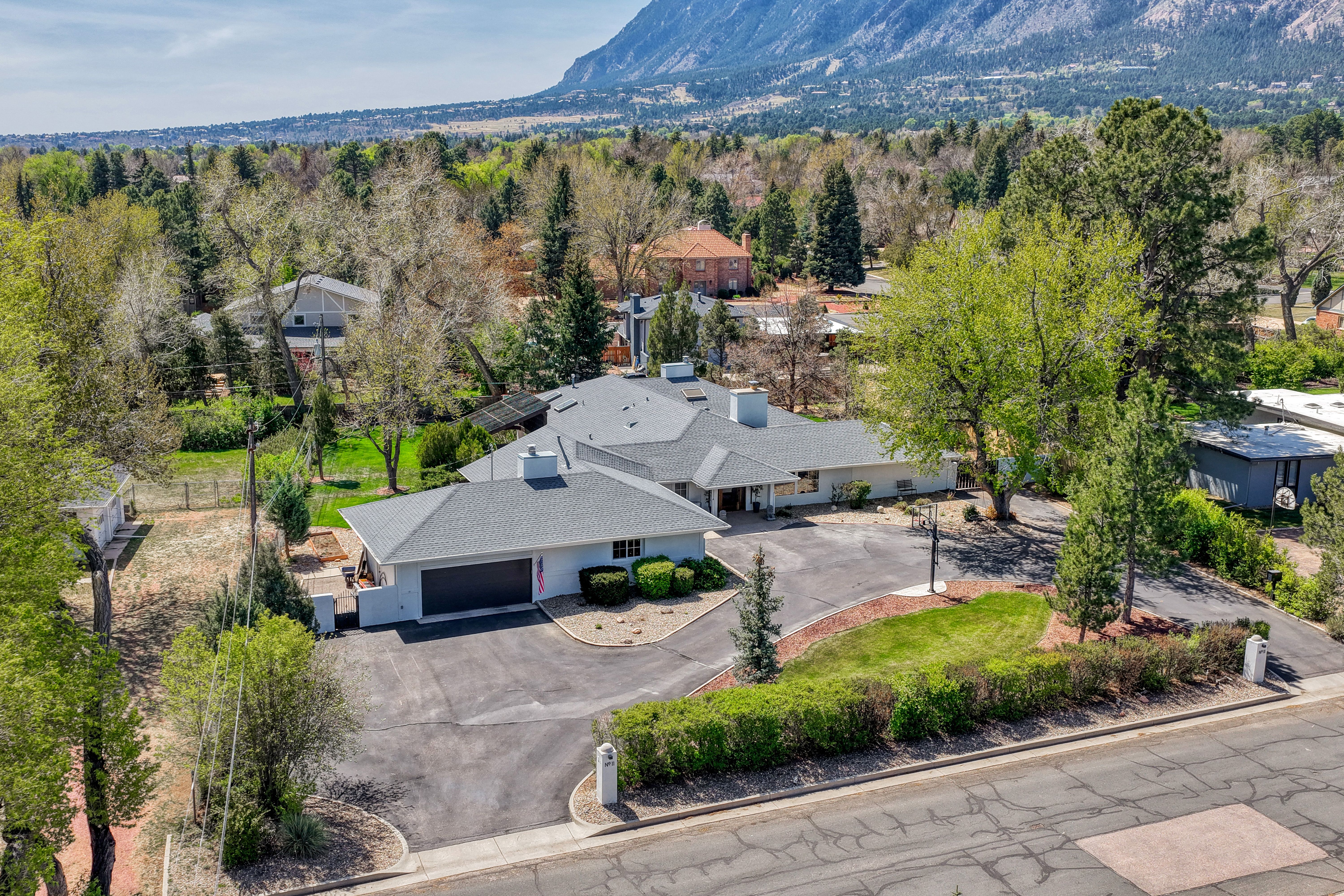  Elevated Broadmoor Masterpiece on Polo Drive - 物件實景
