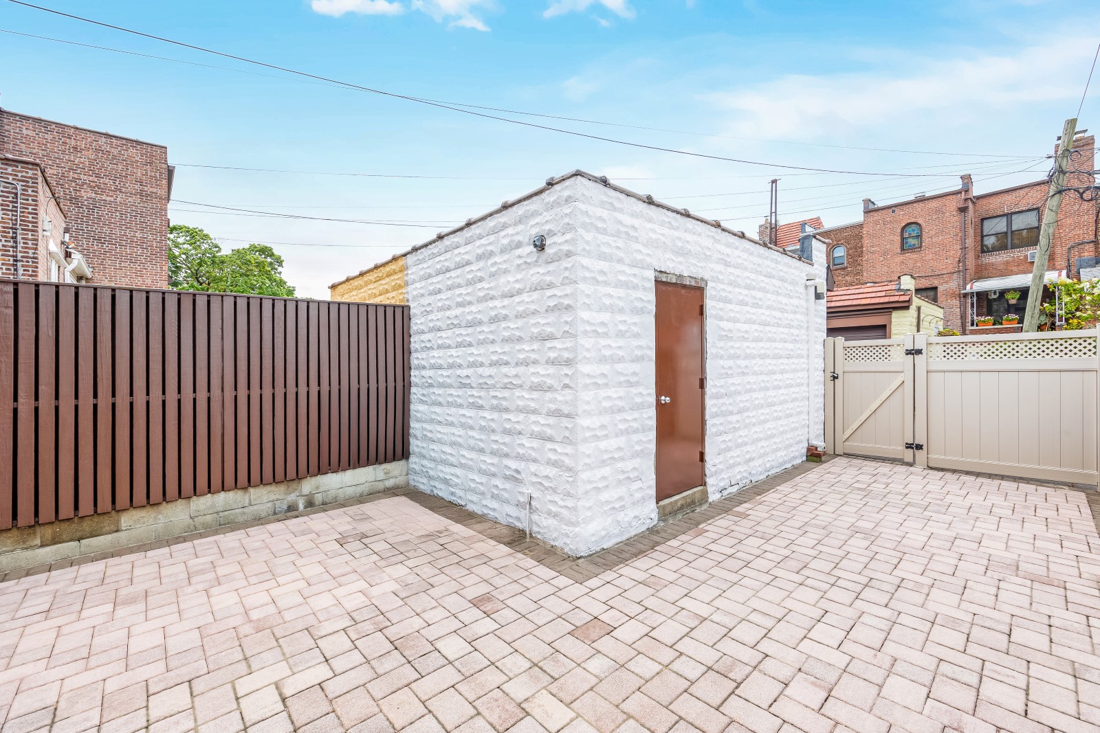 Middle Village, New York, 11379, United States, 3 Bedrooms Bedrooms, ,2 BathroomsBathrooms,Residential,For Sale,1941665
