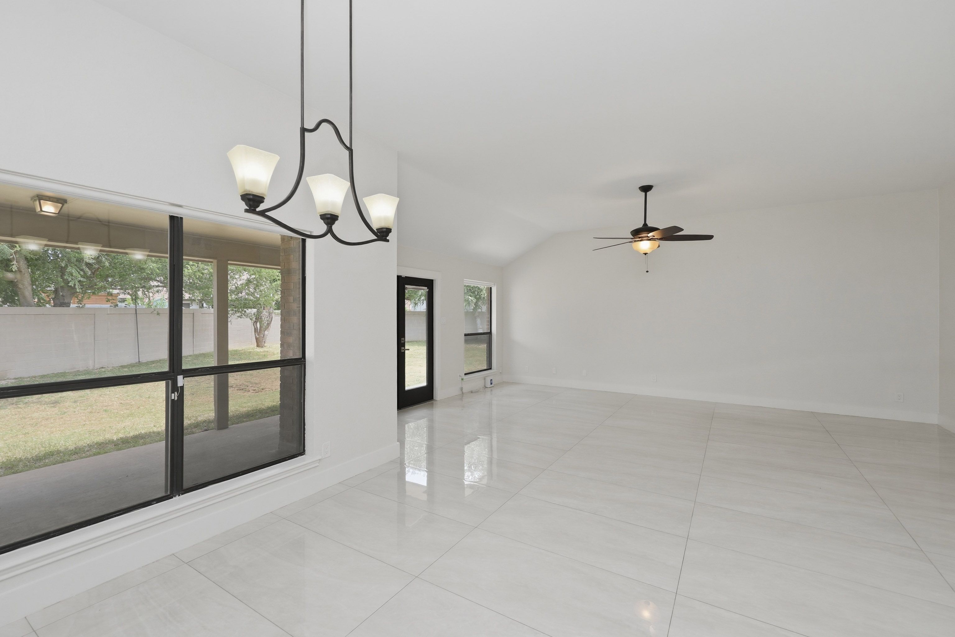  Luxury Living with Timeless Appeal - 物件實景