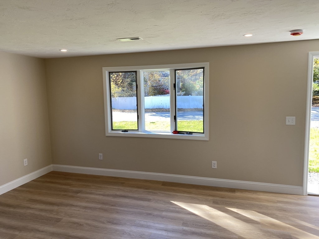 Bourne, Massachusetts, 02562, United States, 3 Bedrooms Bedrooms, ,2 BathroomsBathrooms,Residential,For Sale,1974604