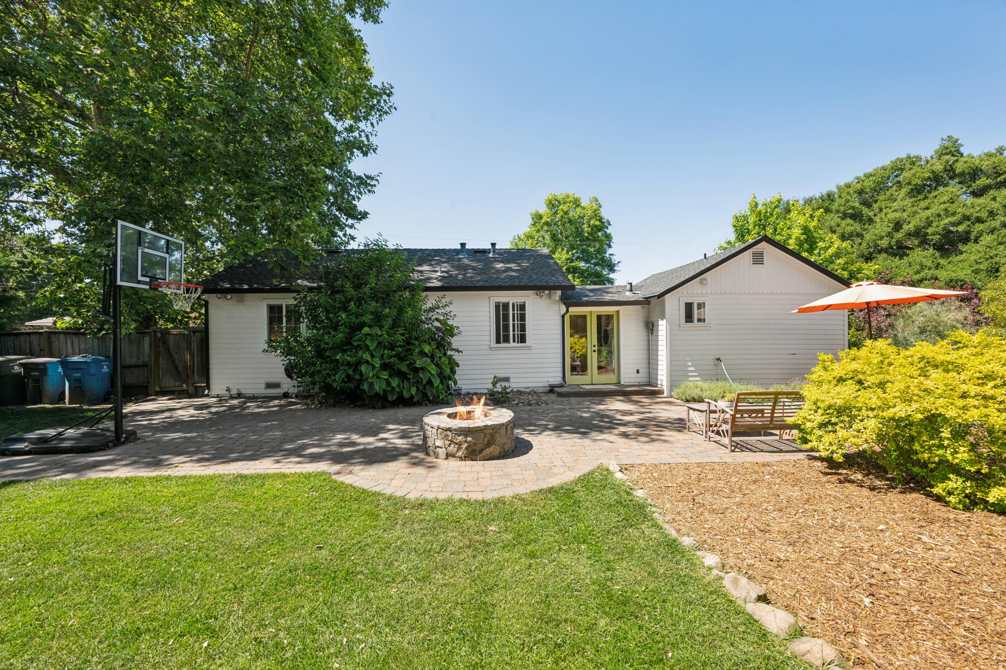  1080 Solano Avenue - 物件實景