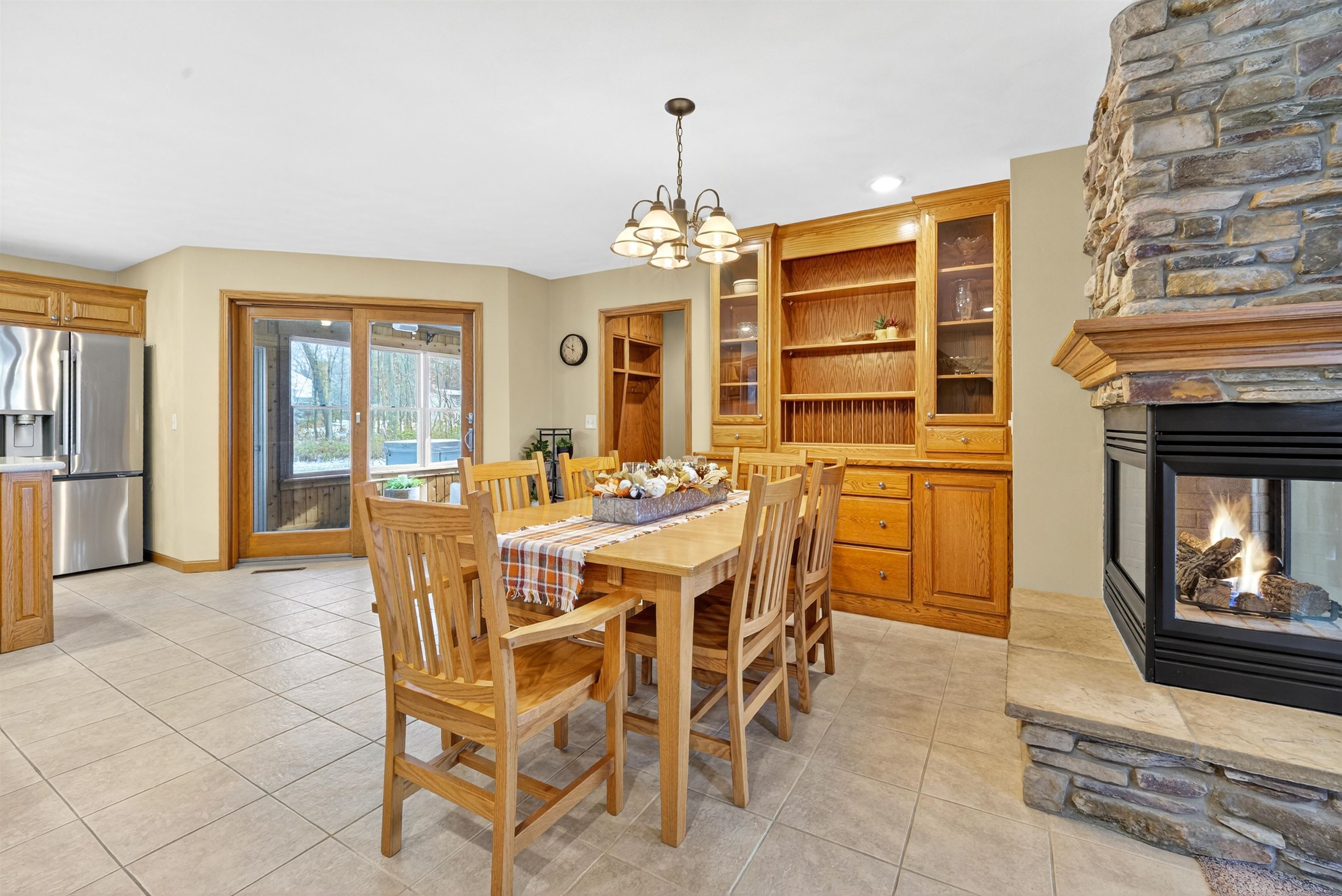 NEW LONDON, Wisconsin, 54961, United States, 3 Bedrooms Bedrooms, ,4 BathroomsBathrooms,Residential,For Sale,1996167