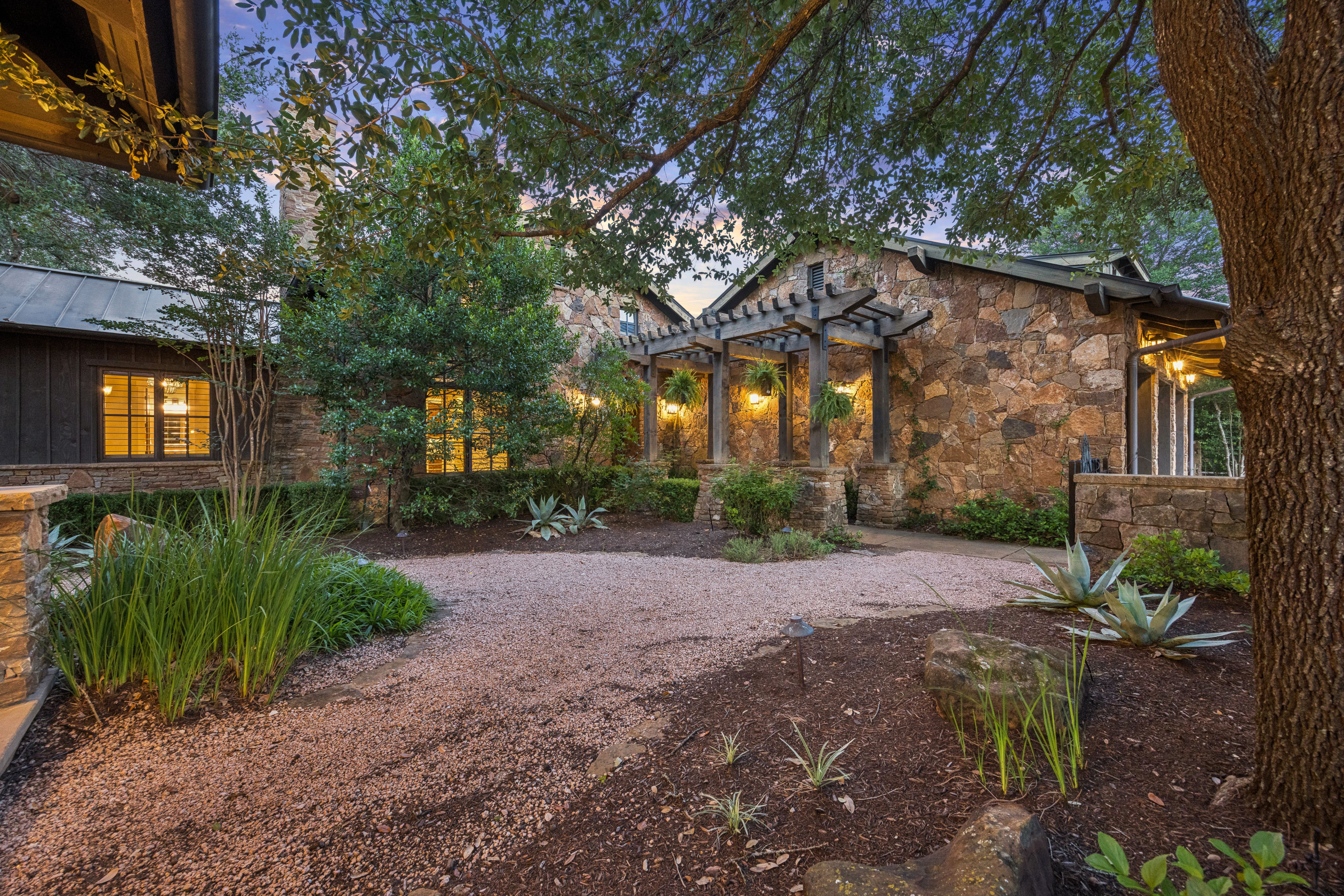  A Hidden Gem in Spanish Oaks—Peaceful, Private, and Beautifully Timeless - 物件實景