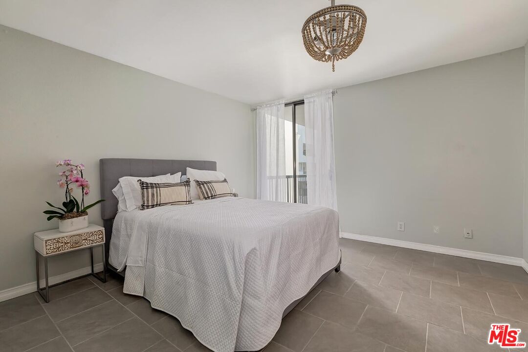 West Hollywood, California, 90069, United States, 1 Bedroom Bedrooms, ,1 BathroomBathrooms,Residential,For Sale,1939893