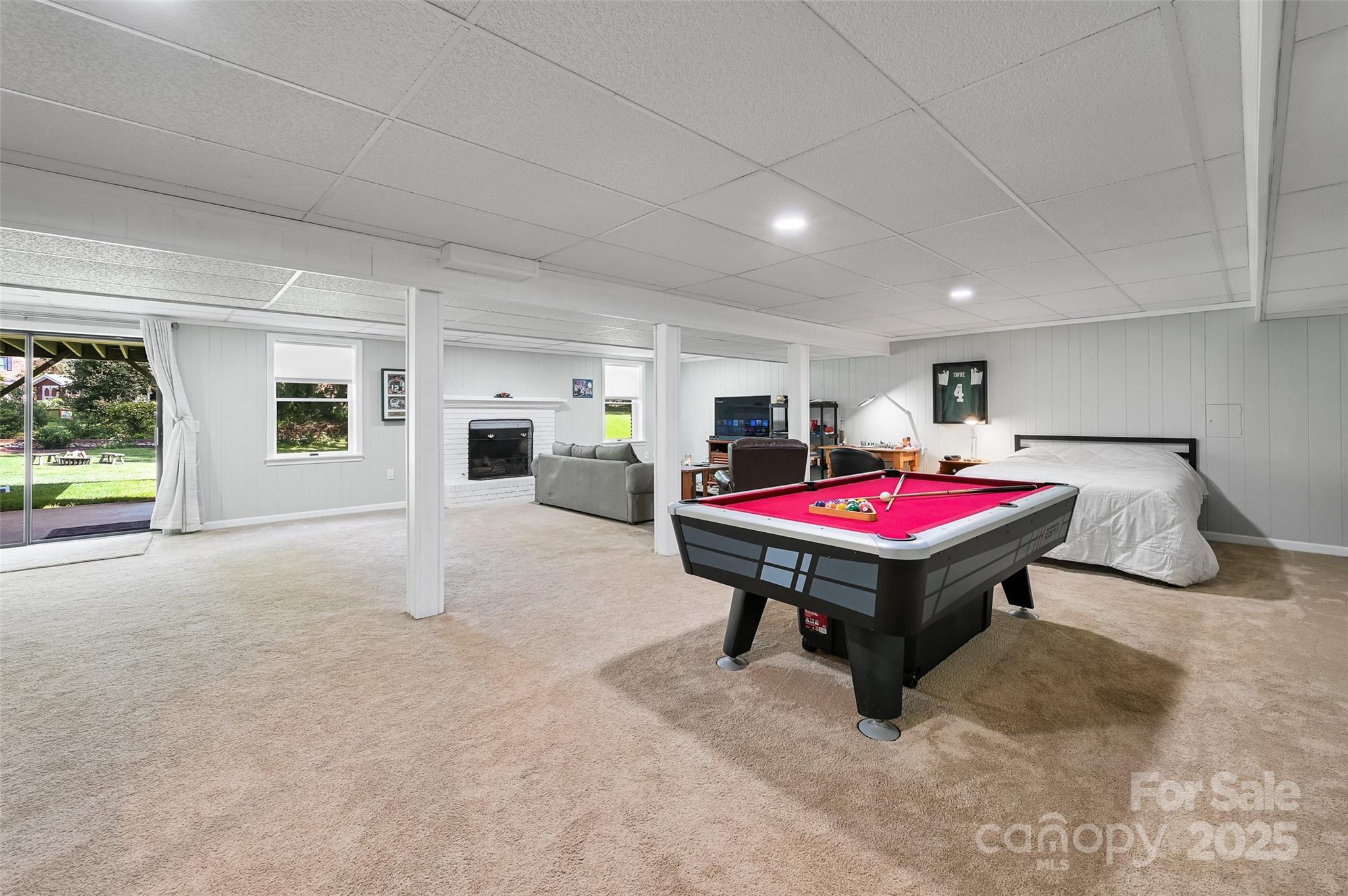 Hendersonville, North Carolina, 28739, United States, 5 Bedrooms Bedrooms, ,3 BathroomsBathrooms,Residential,For Sale,1903677