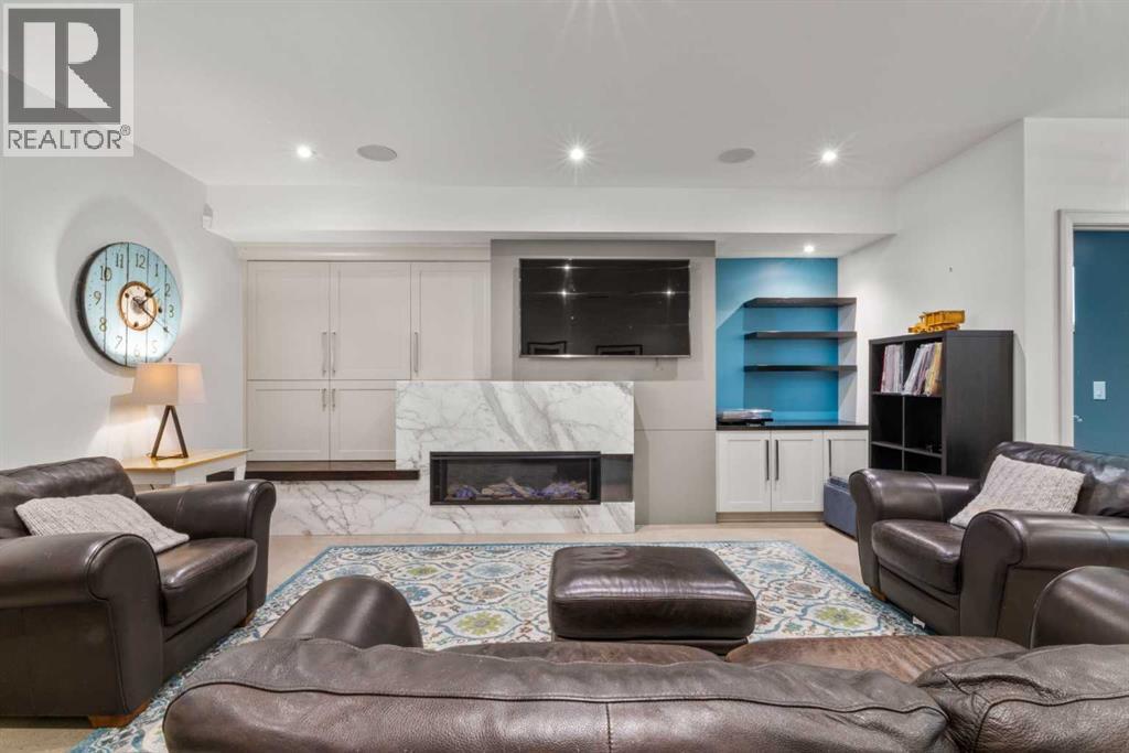CALGARY, Alberta, T2E 2A7, CA, 5 Bedrooms Bedrooms, ,3 BathroomsBathrooms,Residential,For Sale,1947976